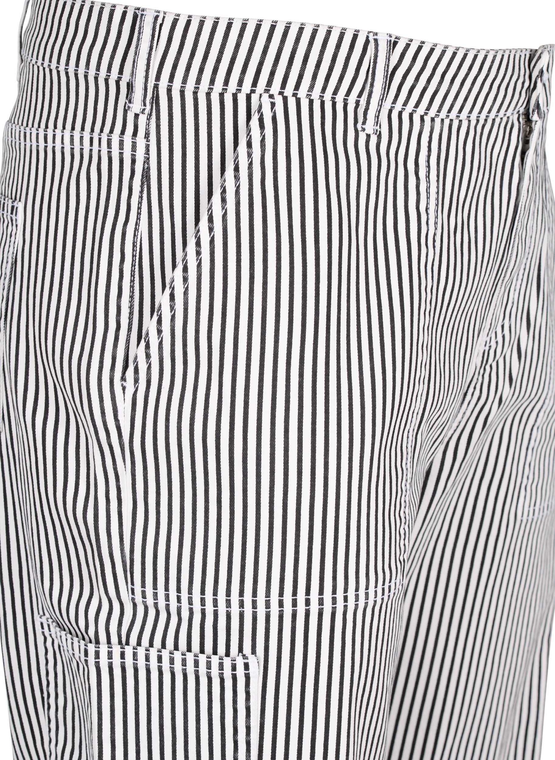 Zizzi Jean cargo &agrave; rayures avec une coupe droite, Black White Stripe, Packshot image number 2