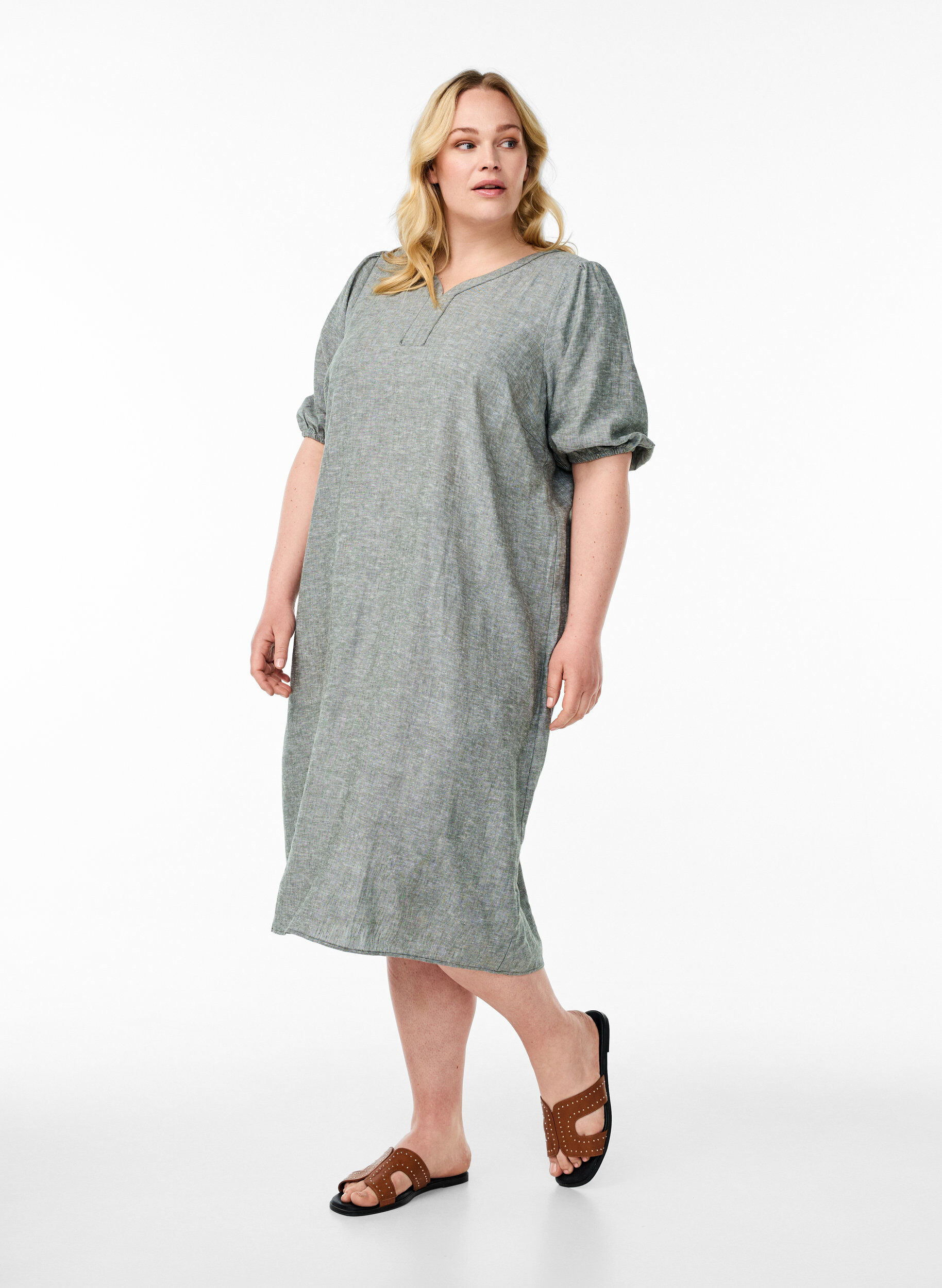 Robe mi-longue en lin et viscose &agrave; manches courtes, Vert, Model
