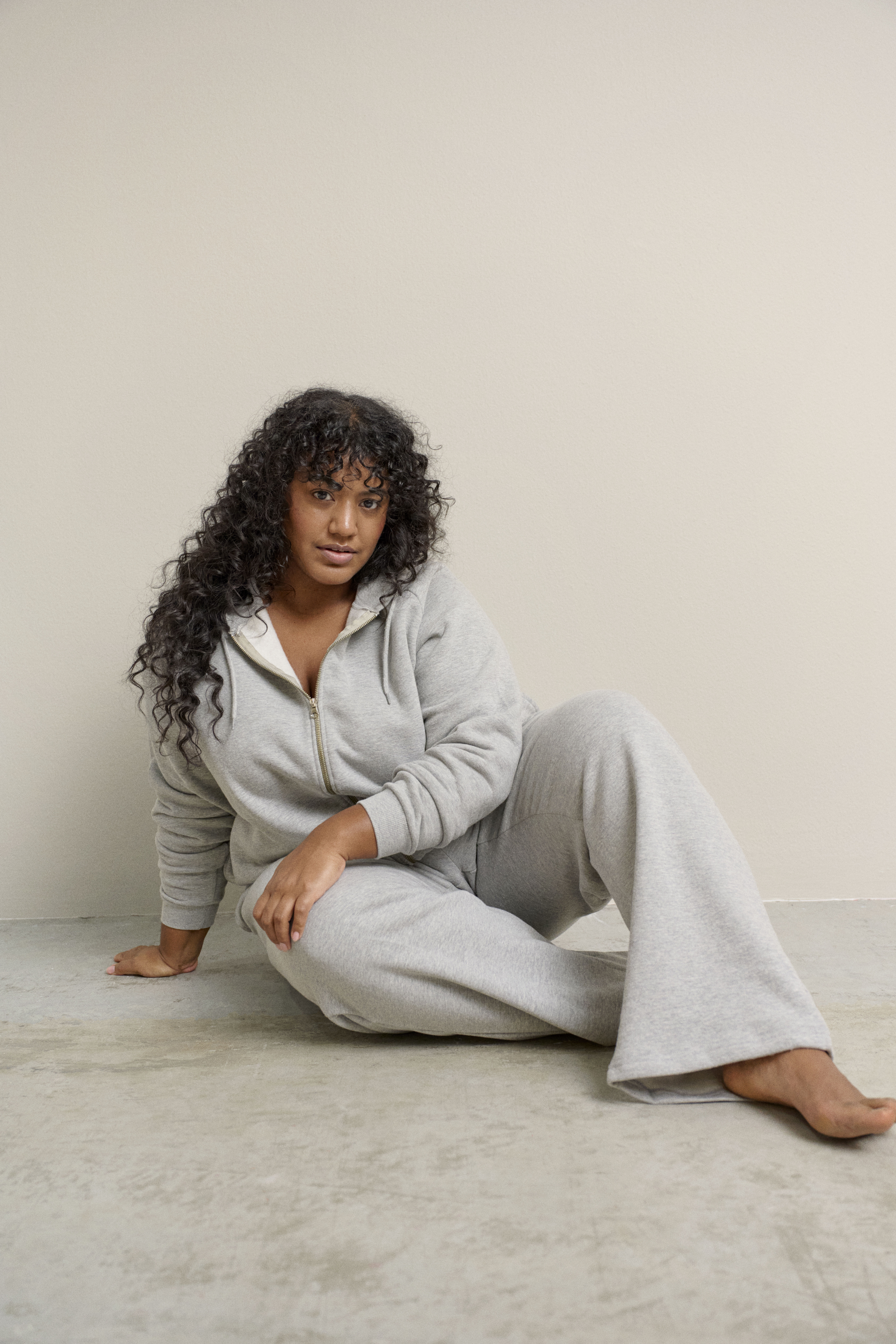 Zizzi Ensemble gris avec sweat &agrave; capuche, , Model
