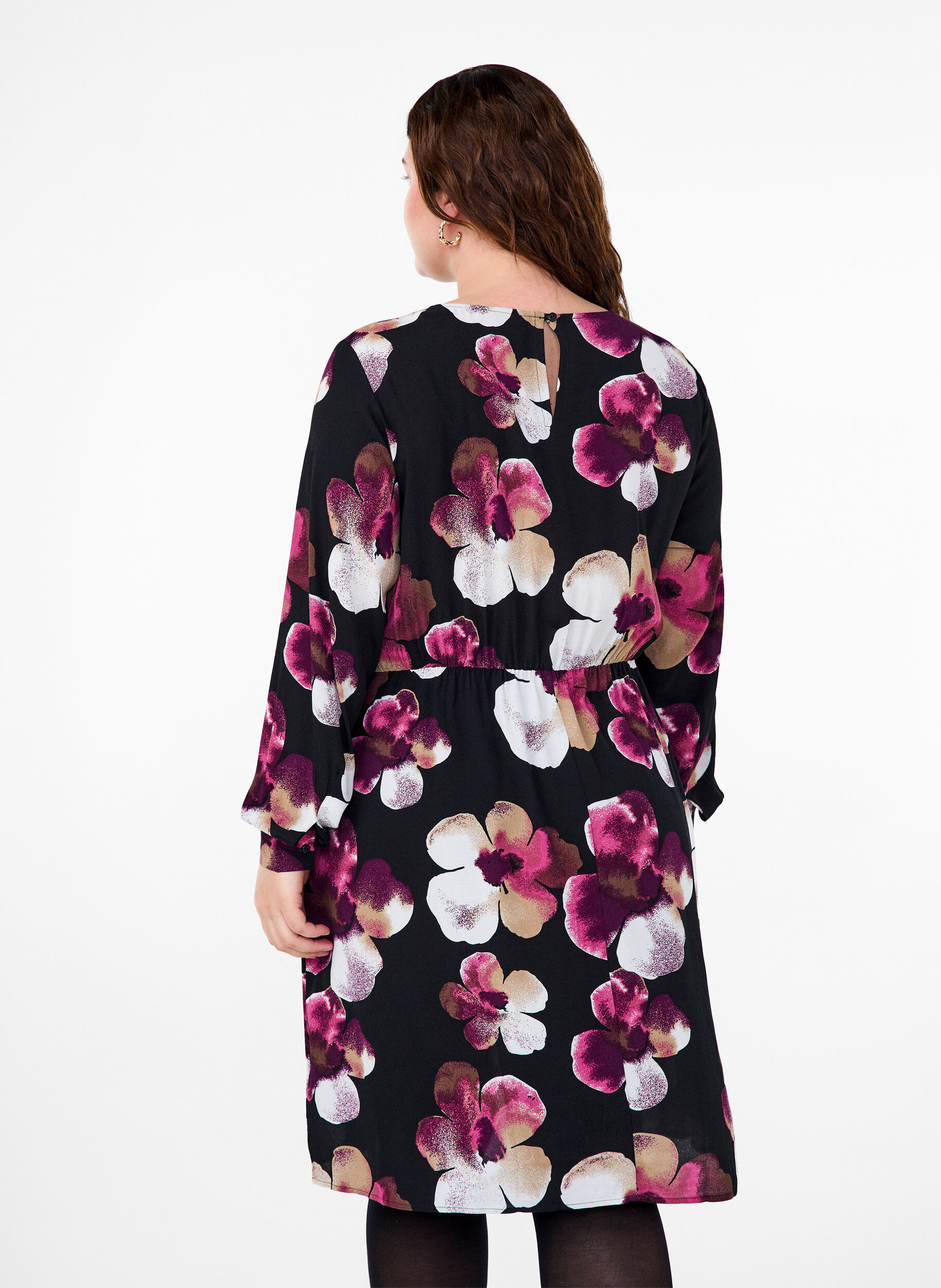 Zizzi Robe en viscose avec imprim&eacute; et manches longues., Noir, Model image number 2