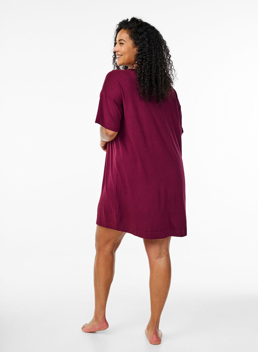 Chemise de nuit manches courtes en viscose, Fig, Model image number 1