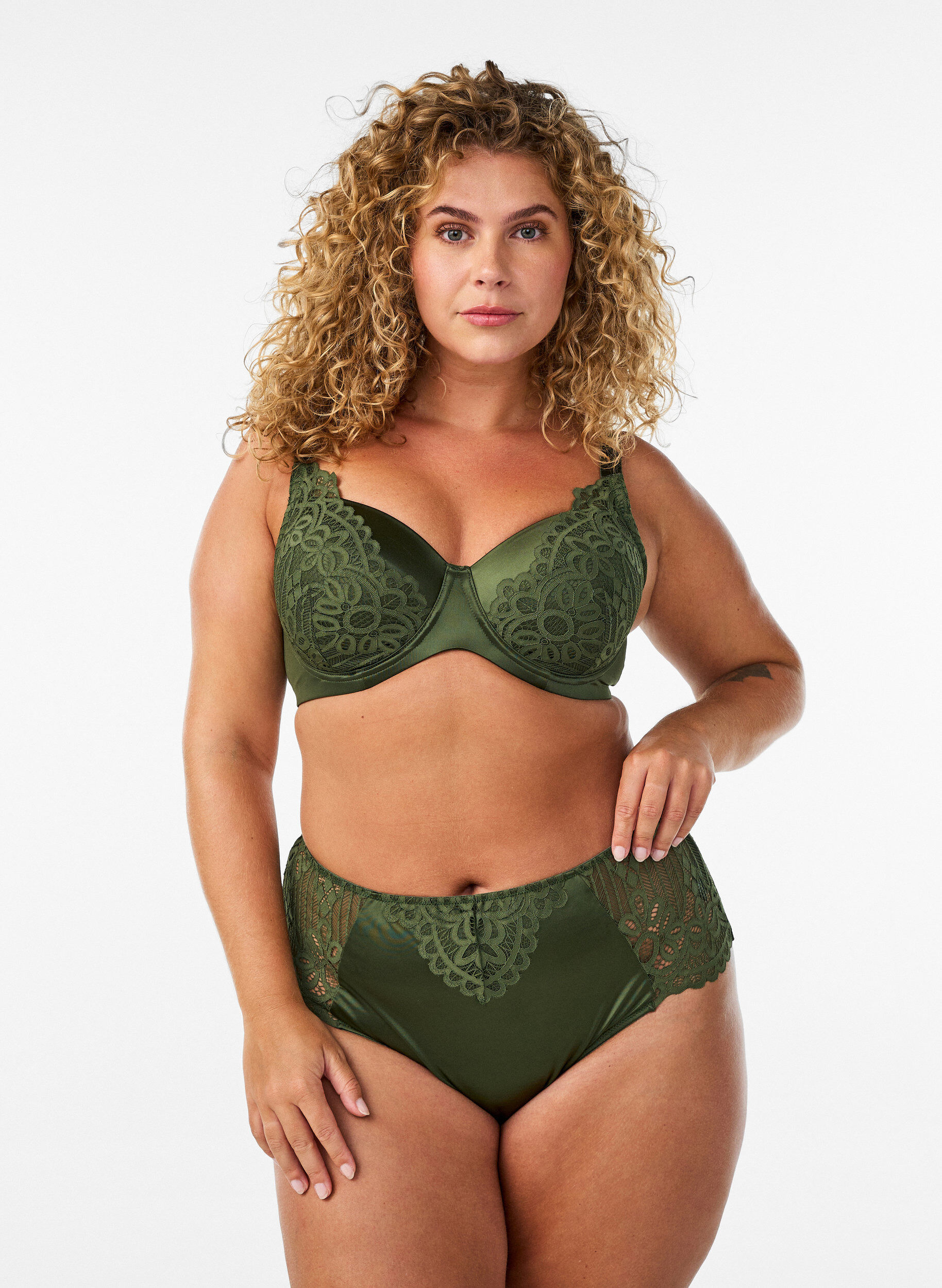 ZizziString hipster en dentelle et microfibre, Vert Kaki, Model image number 0