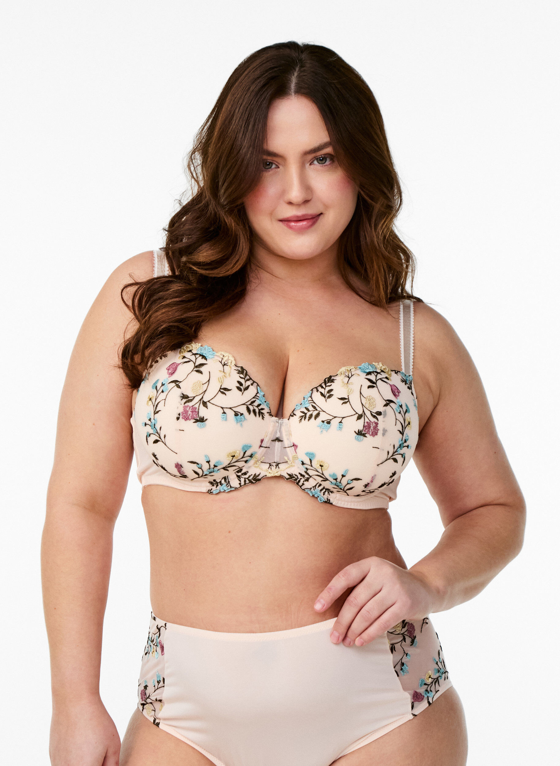 Soutien-gorge moul&eacute; avec fleurs brod&eacute;es, Rose, Model