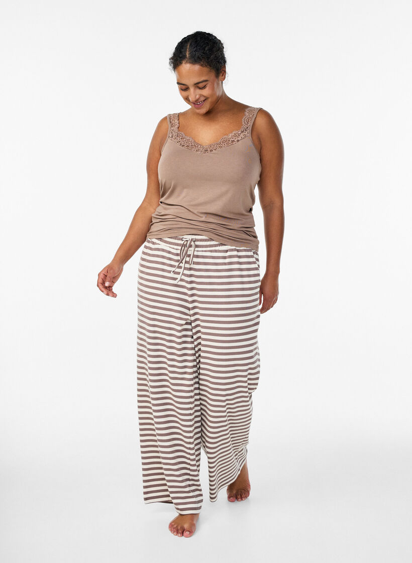 Top en viscose avec bord en dentelle, Beige, Model image number 1