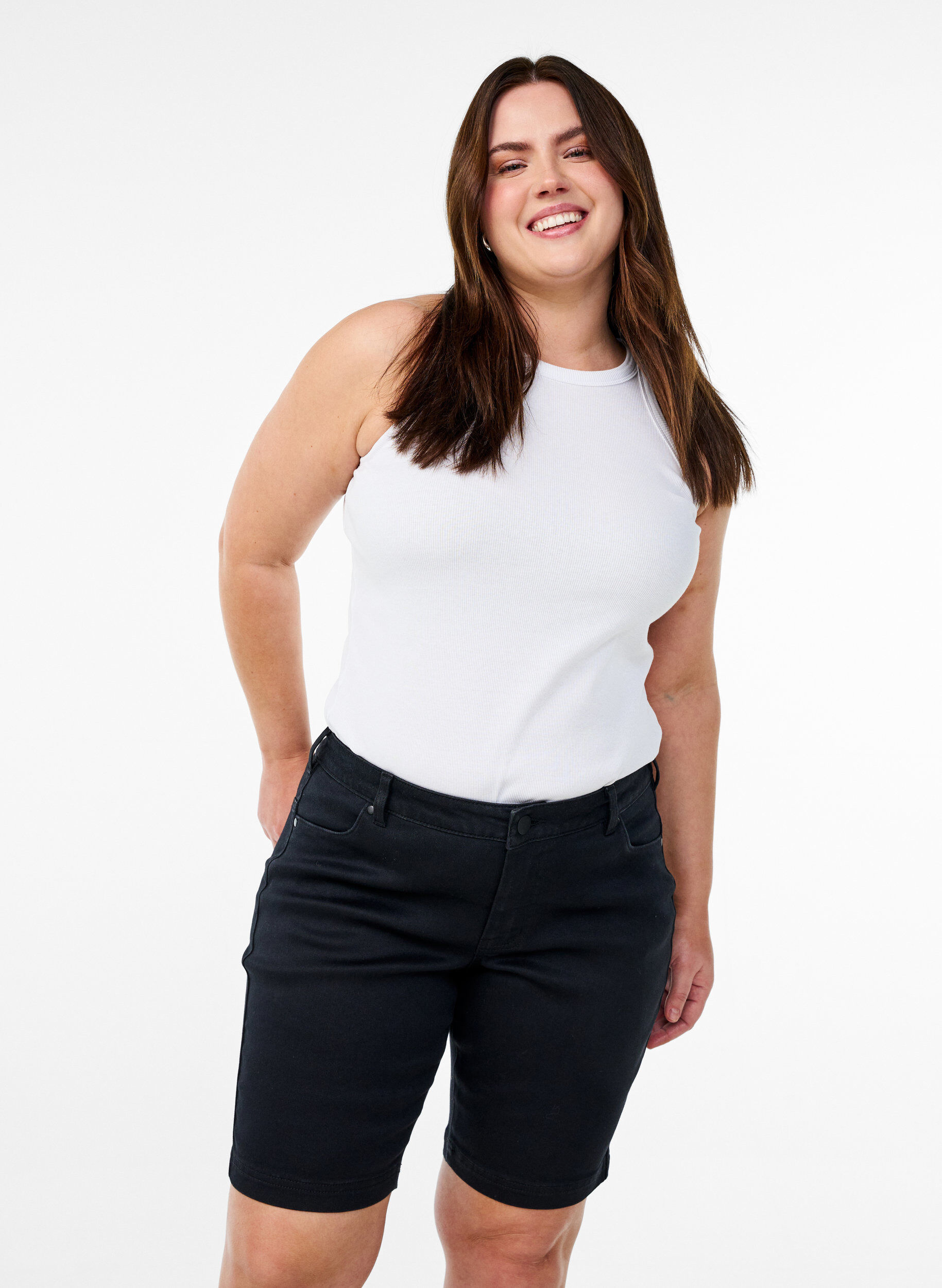 Short Emily coupe slim, taille classique, Noir, Model