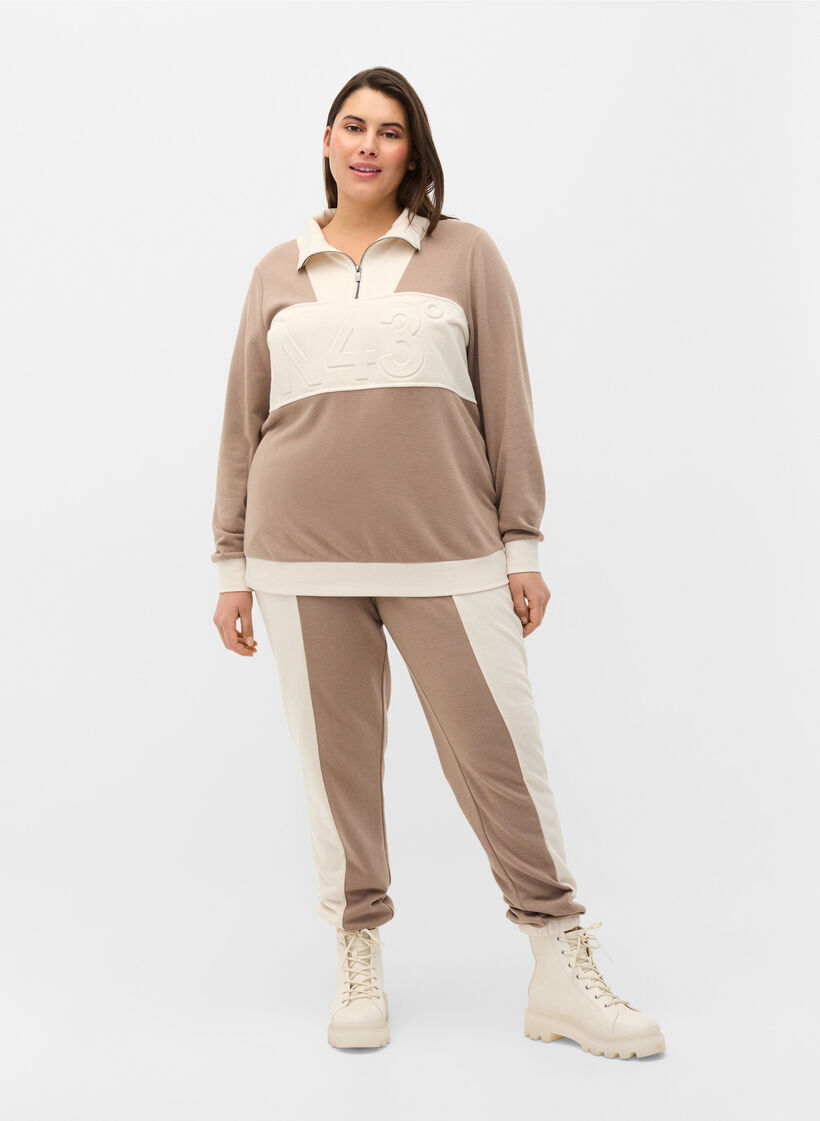 Pull dans de belles couleurs, Timber Wolf/Birch, Model image number 0