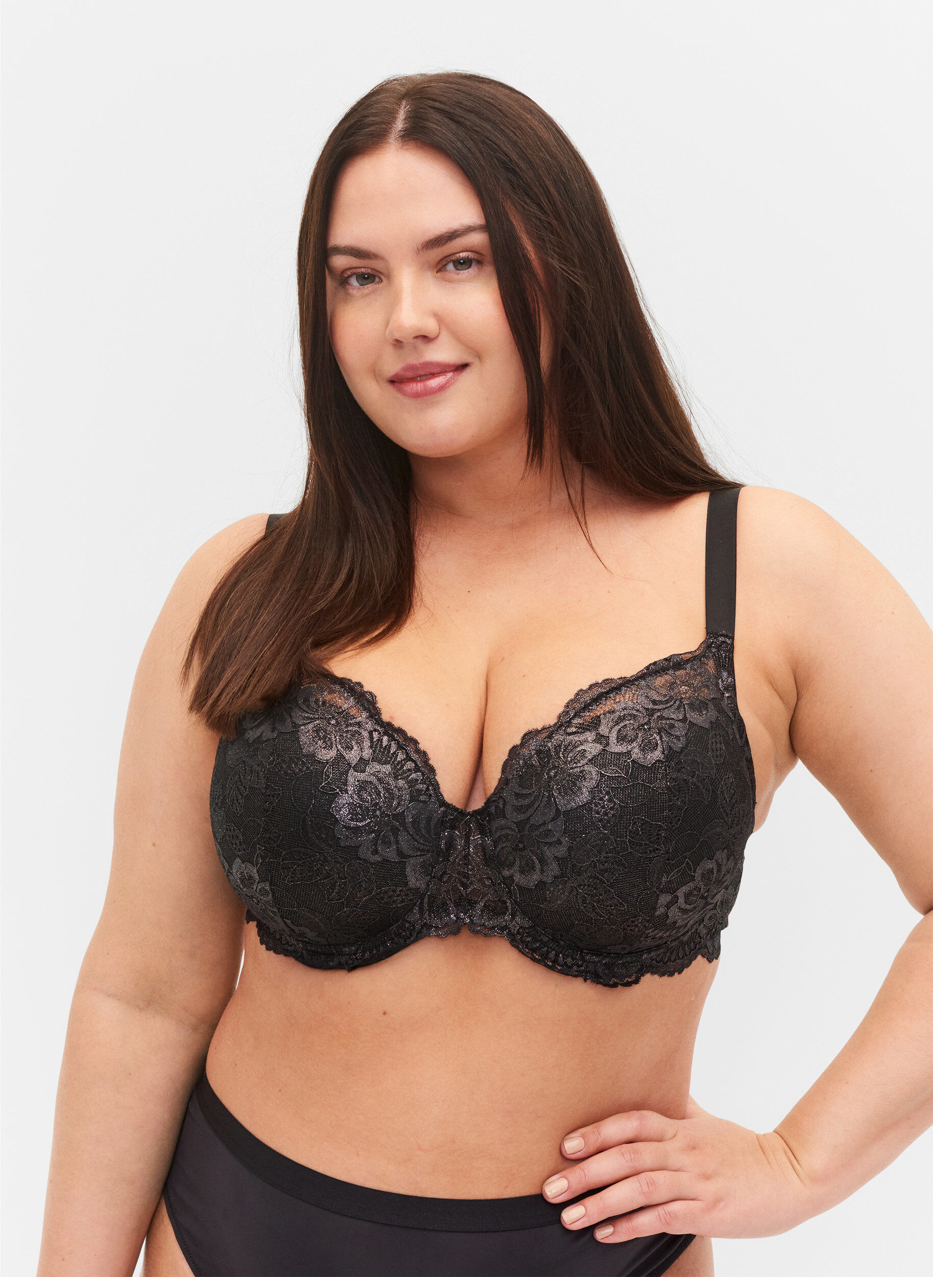 Zizzi Soutien-gorge matelass&eacute; en dentelle avec armature, Black, Model image number 0