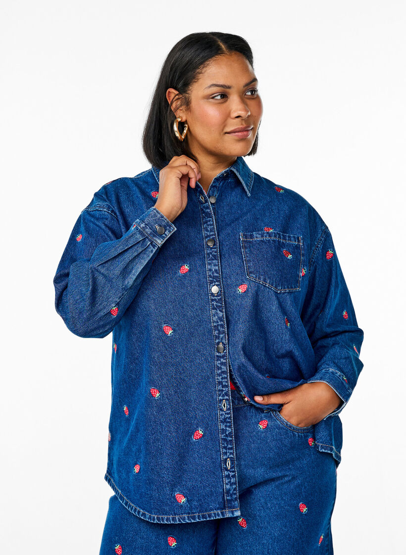 Chemise en denim avec des fraises brodées, Bleu, Model image number 0