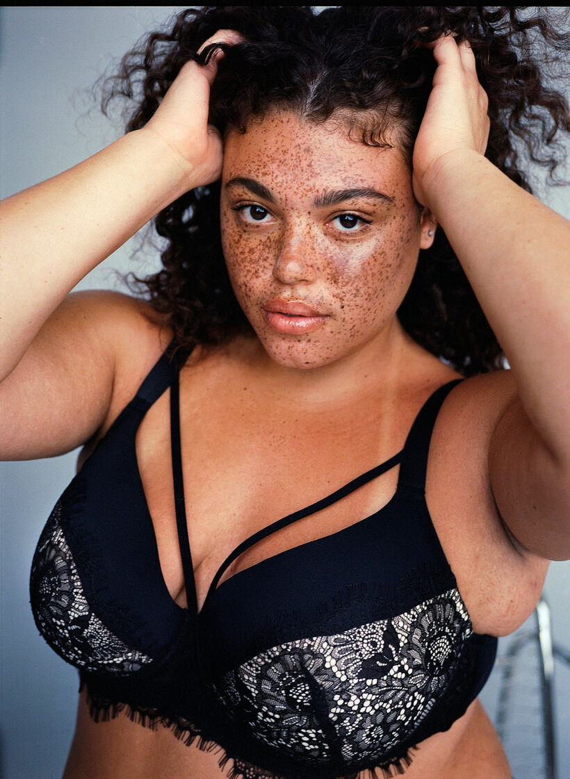 Soutien-gorge rembourré avec dentelle et lacet, Black, Image image number 0