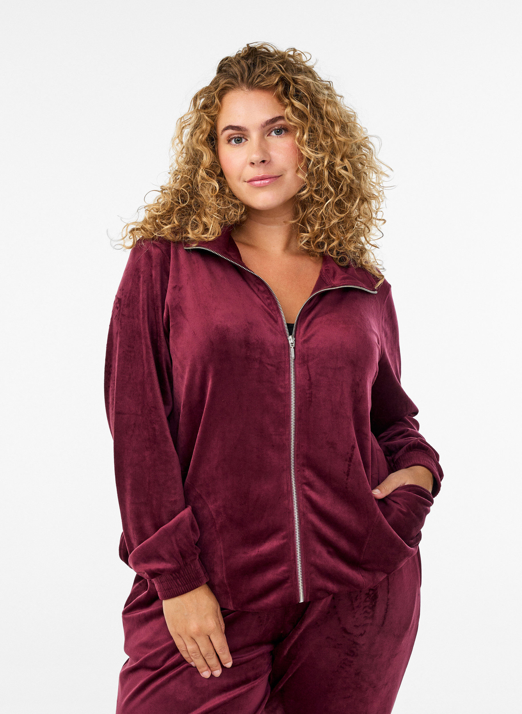 Cardigan en velours avec fermeture &eacute;clair et col montant, Bordeaux fonc&eacute;, Model