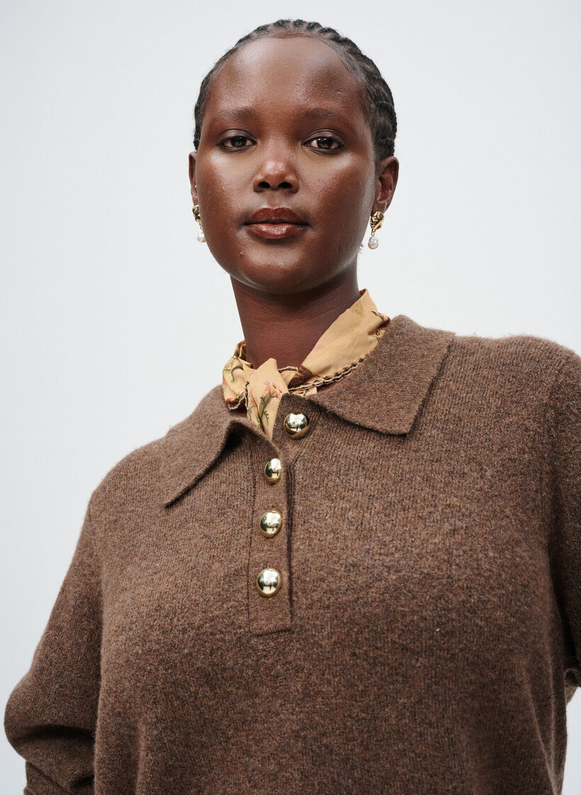 Robe courte en maille avec col polo et boutons, Marron, Image