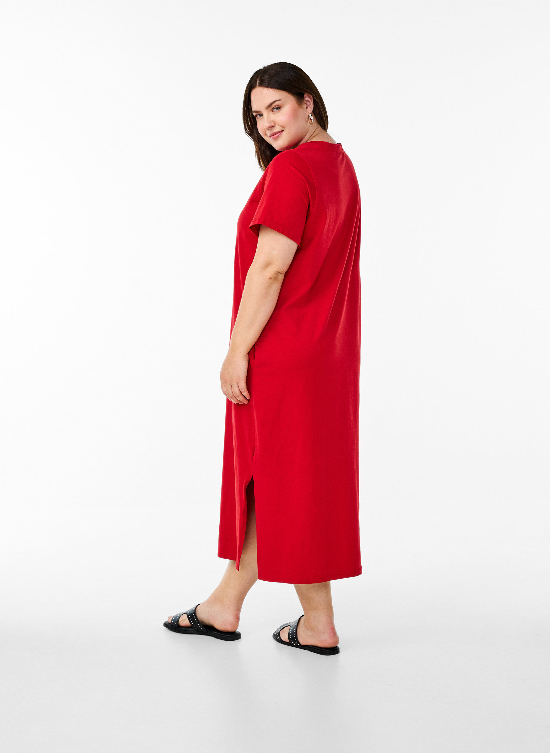 Zizzi Robe T-shirt midi avec col en V, Rouge, Model image number 1