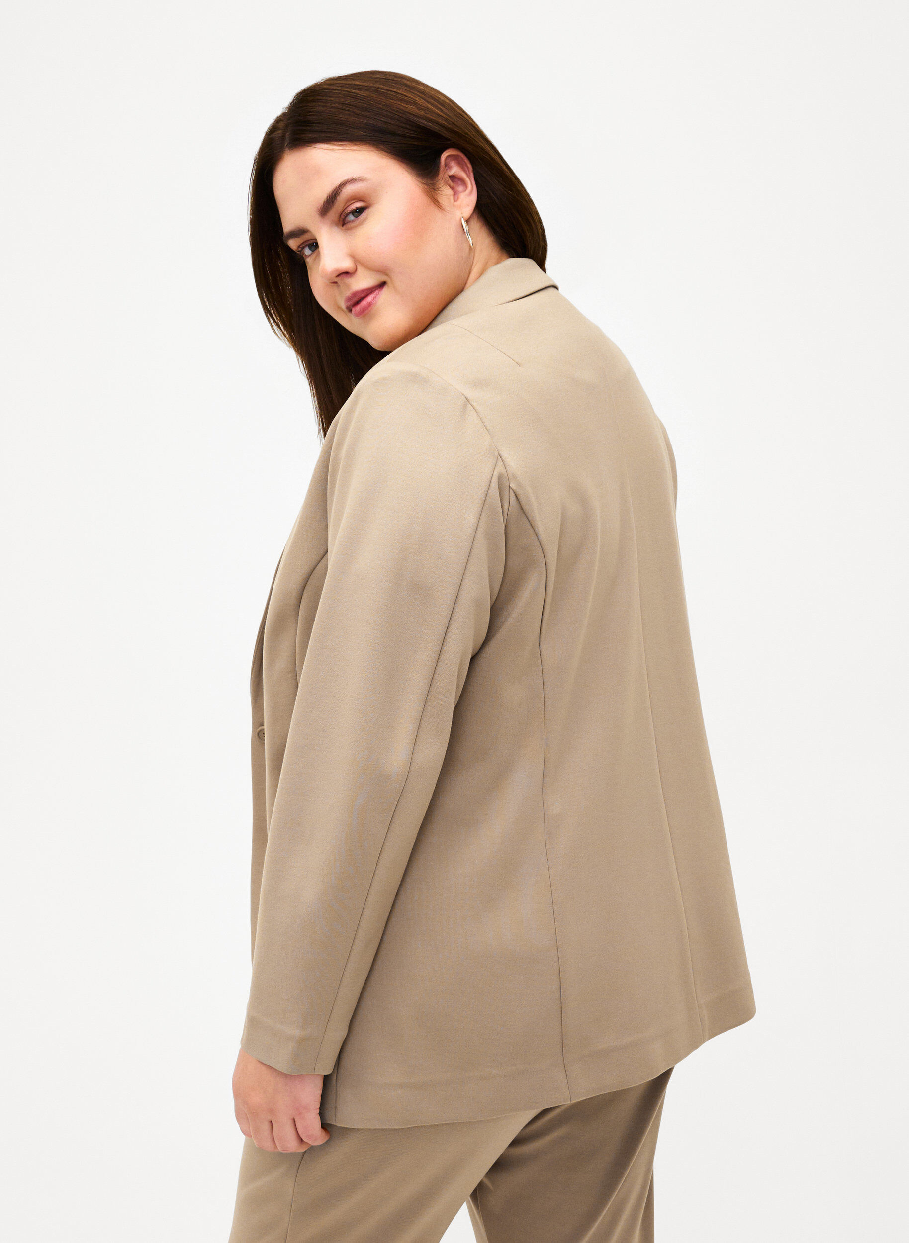 Zizzi Blazer simple avec fermeture &agrave; boutons, Beige, Model image number 2