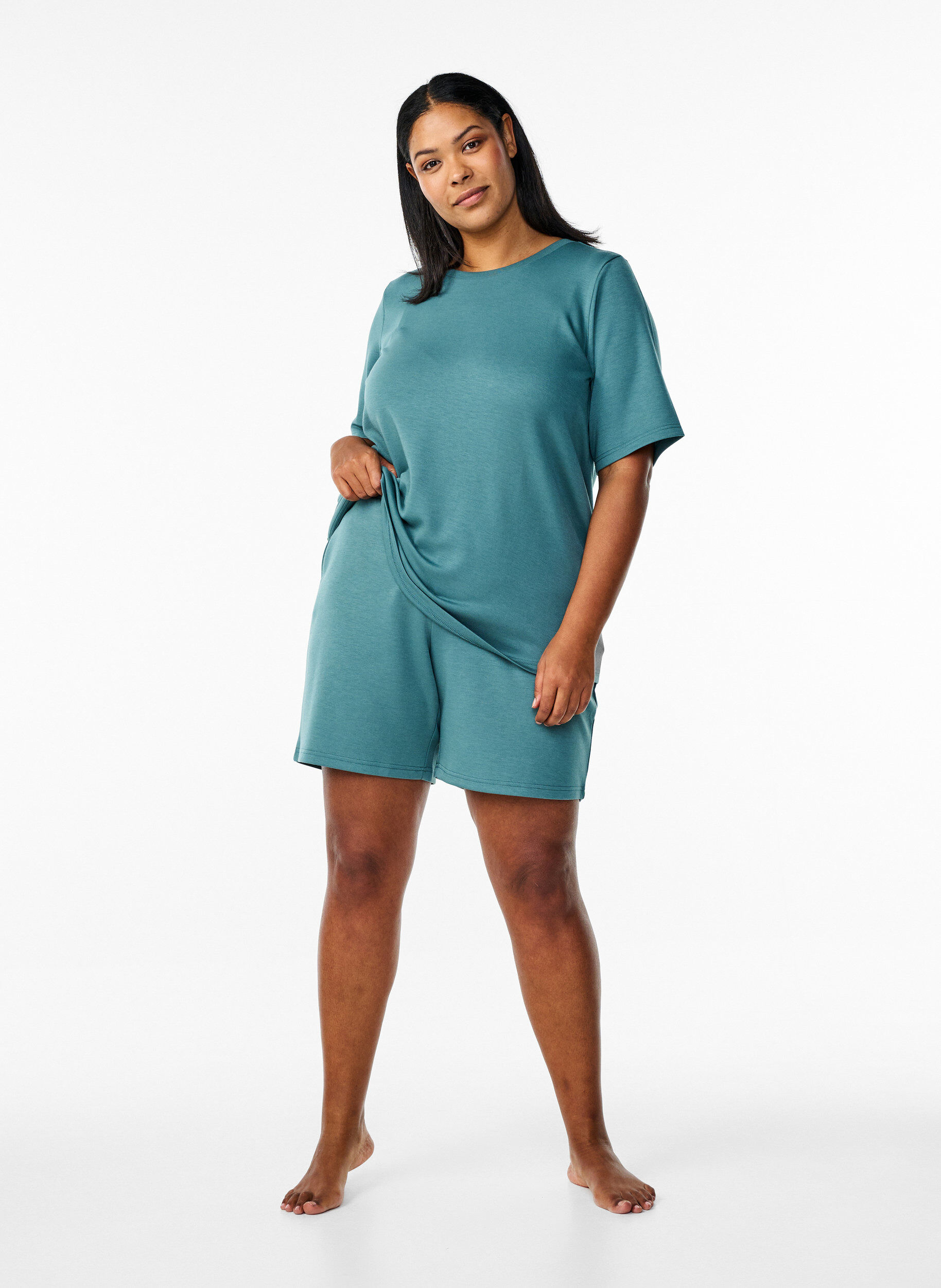 Zizzi Shorts en m&eacute;lange de modal avec des poches, Vert, Model image number 1