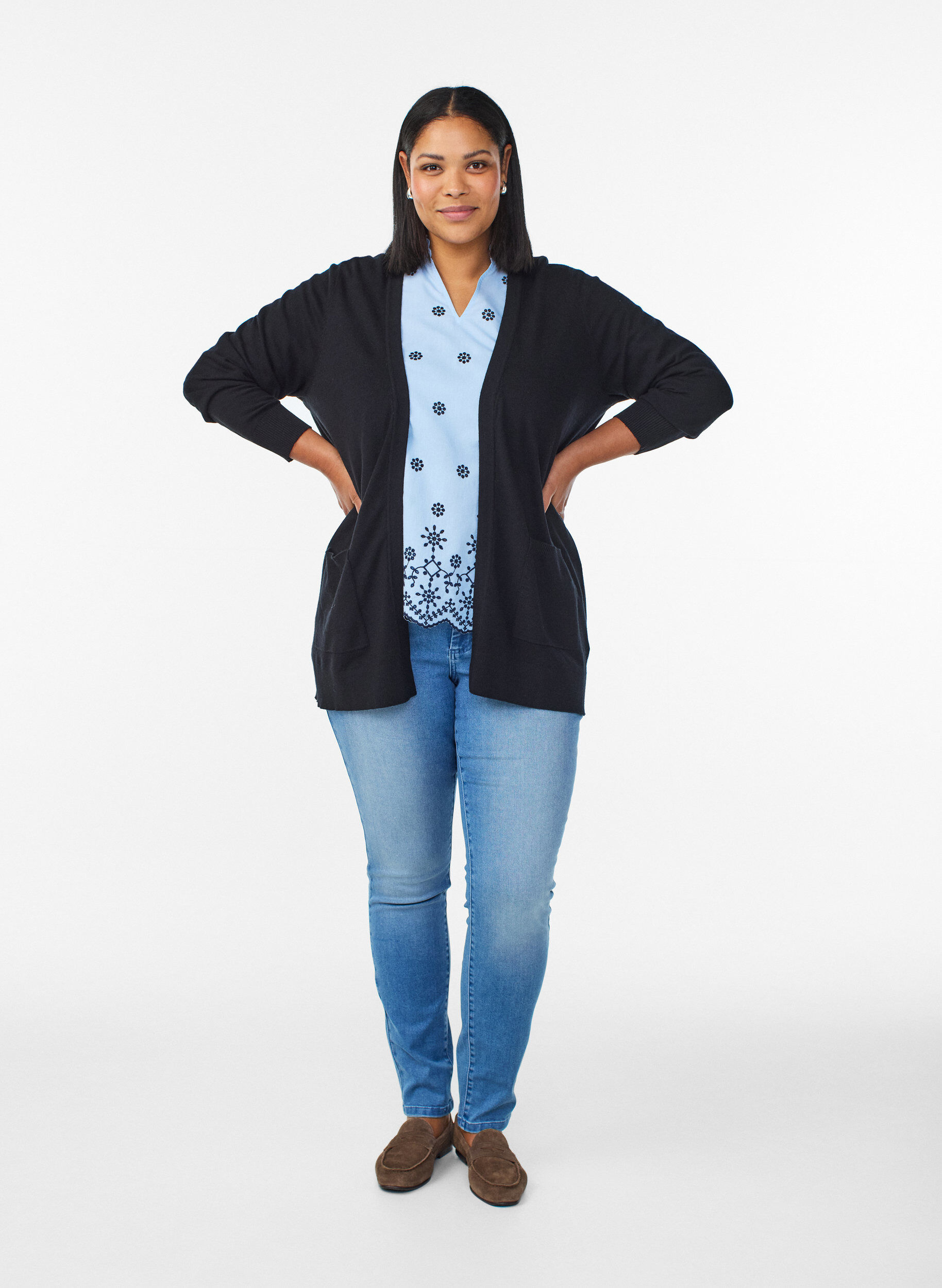 Zizzi Cardigan long en maille ouvert avec poches, Noir, Model image number 1
