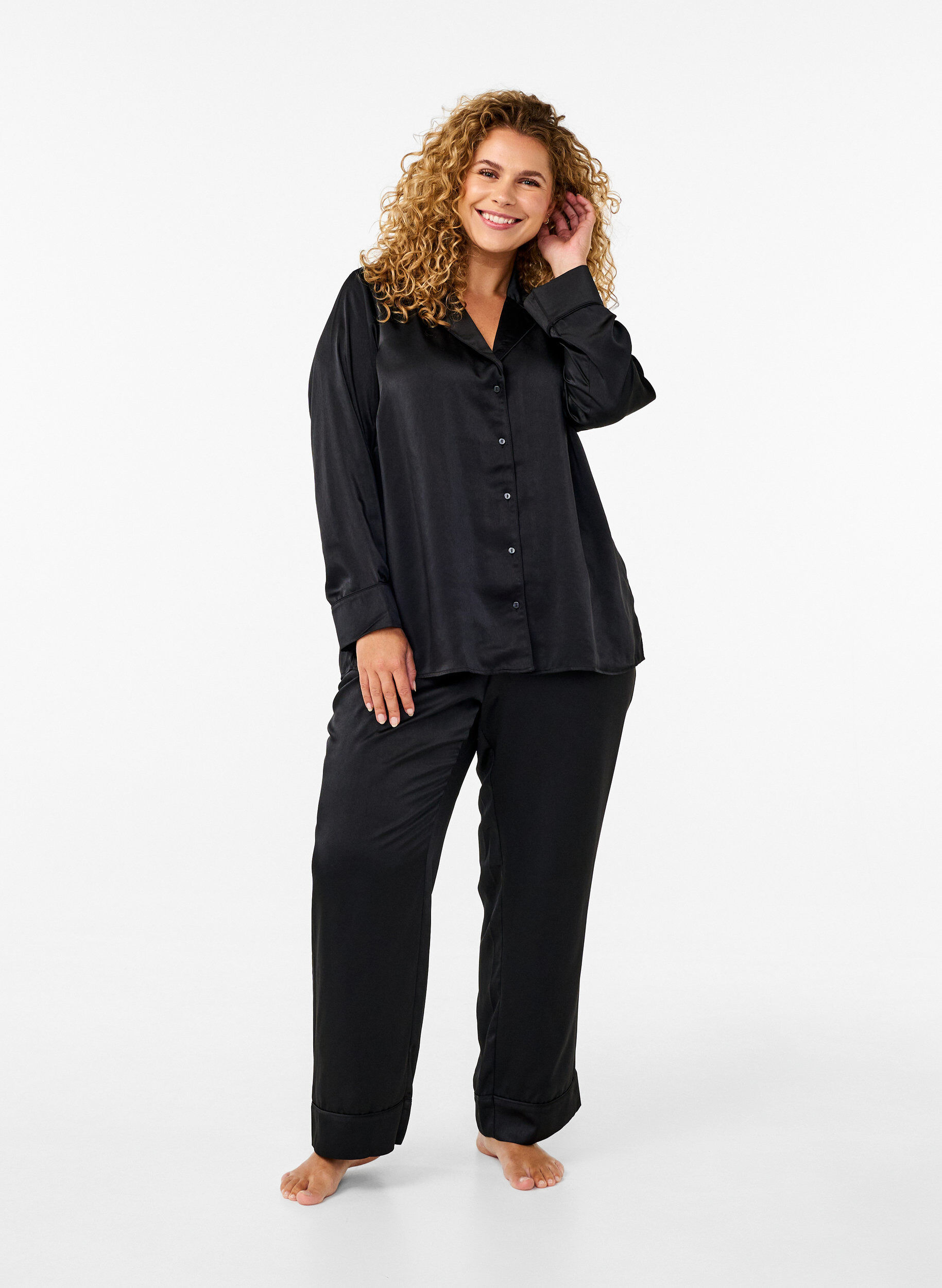 Zizzi Pantalon de pyjama en satin avec taille &eacute;lastiqu&eacute;e, Black, Model image number 0