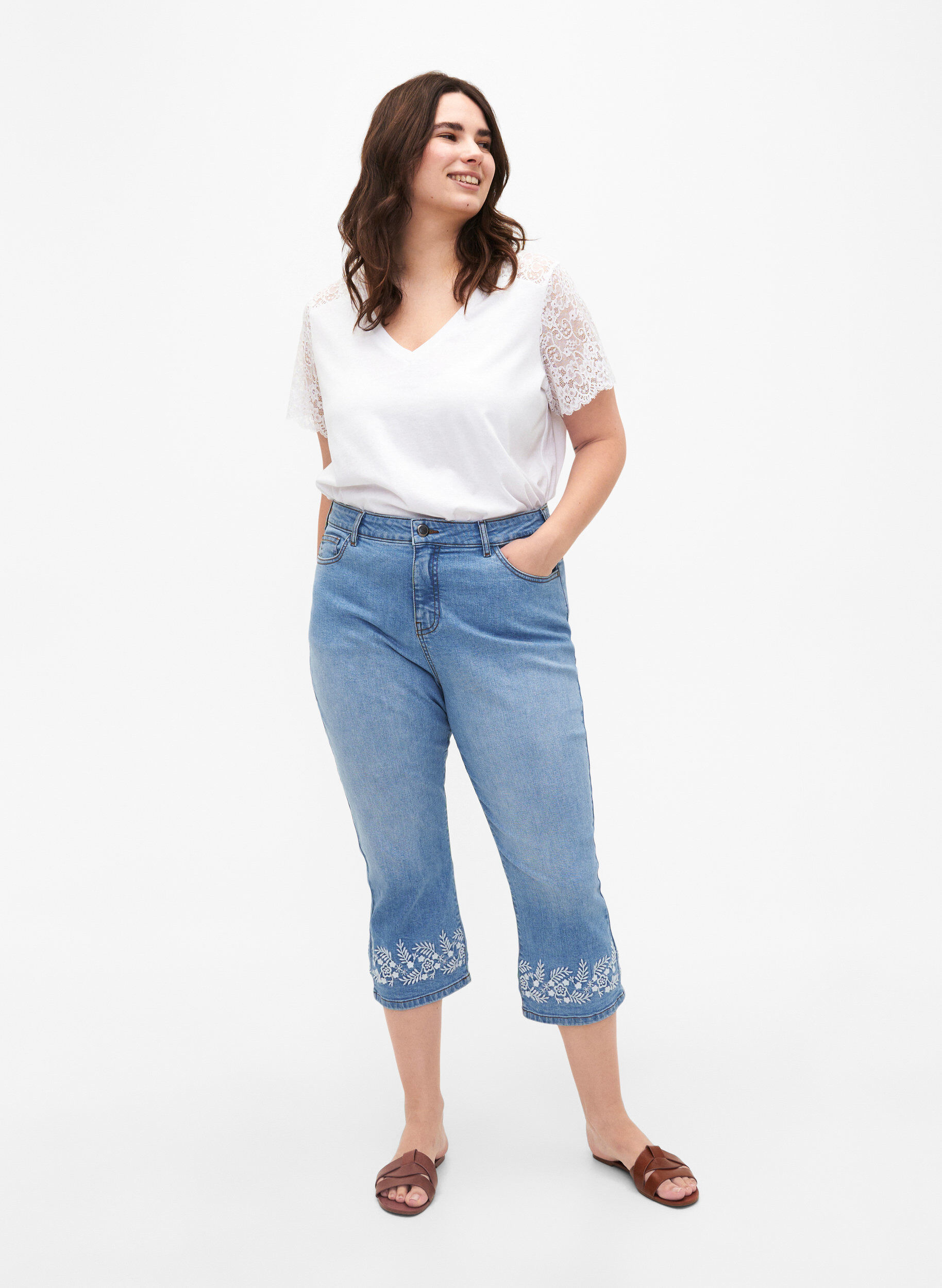 Zizzi Culotte Amy taille haute avec broderie, Light blue denim, Model image number 0
