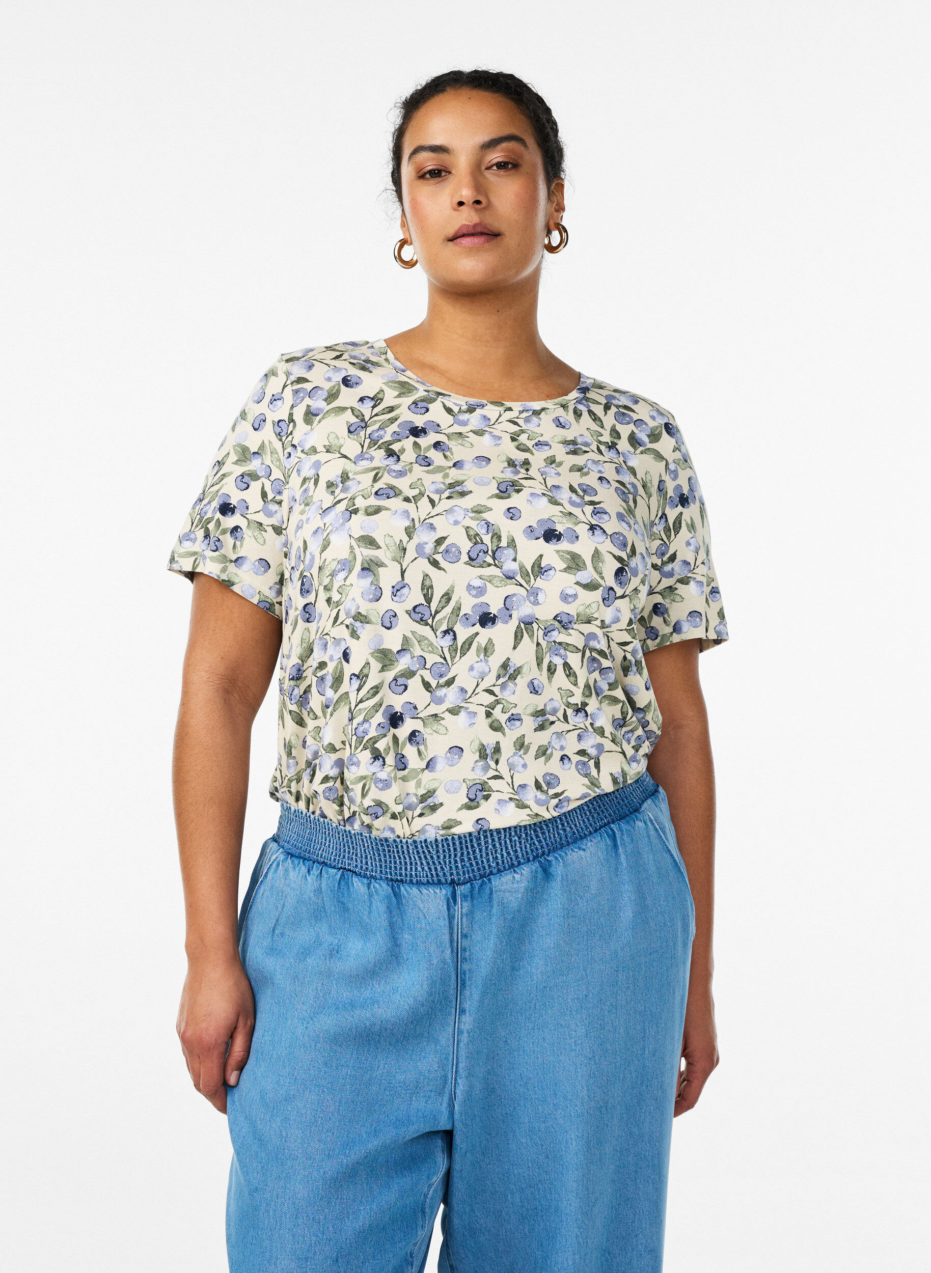 Zizzi T-shirt avec imprim&eacute; floral, Vanille, Model image number 0