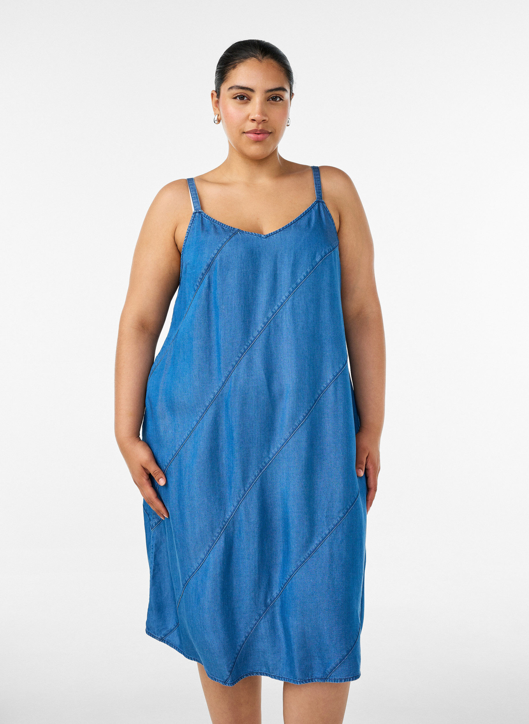 Robe aspect denim &agrave; bretelles en TENCEL&trade; Lyocell, Bleu, Model