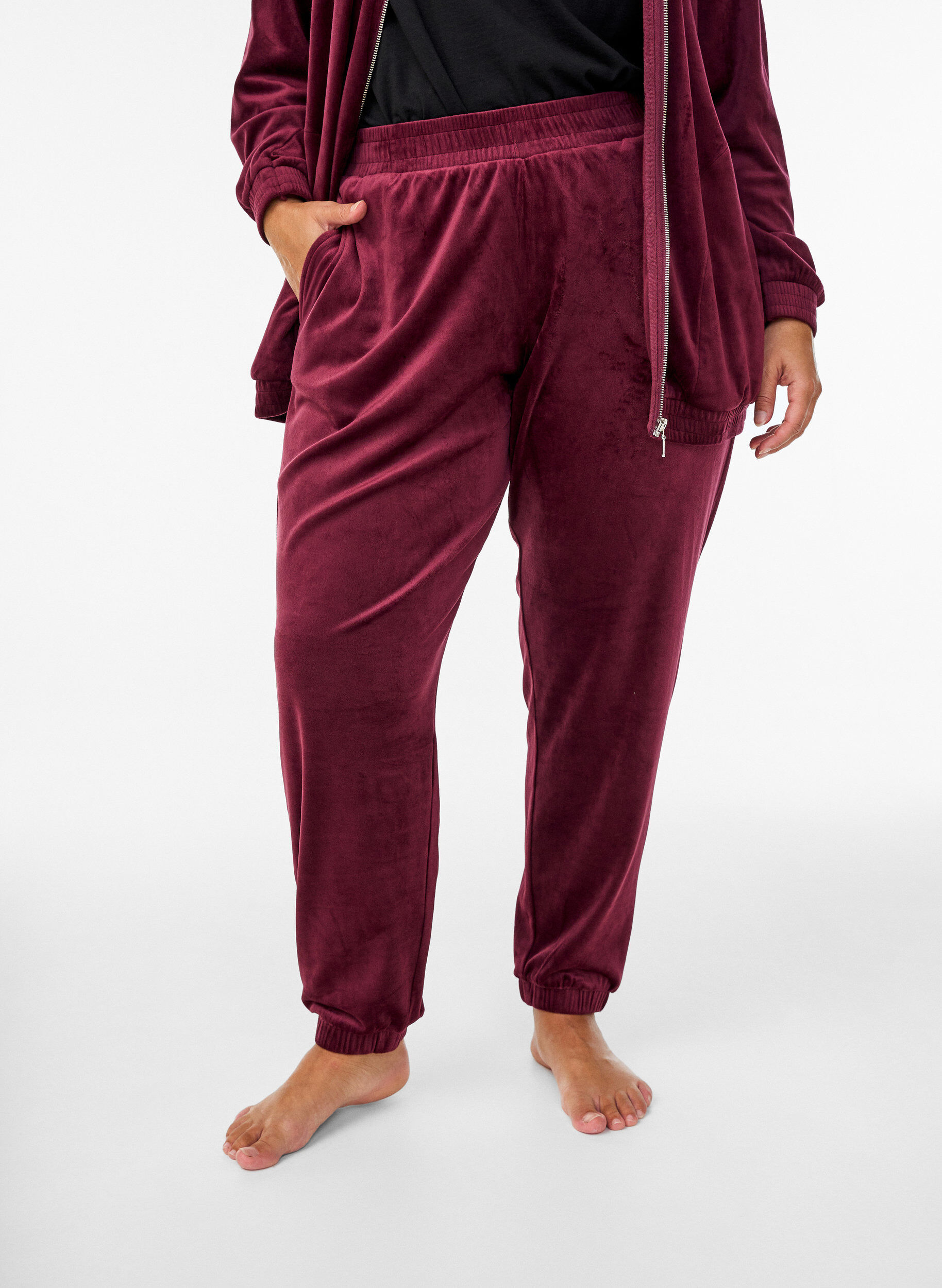 Zizzi Pantalon ample en velours, Bordeaux fonc&eacute;, Model image number 2