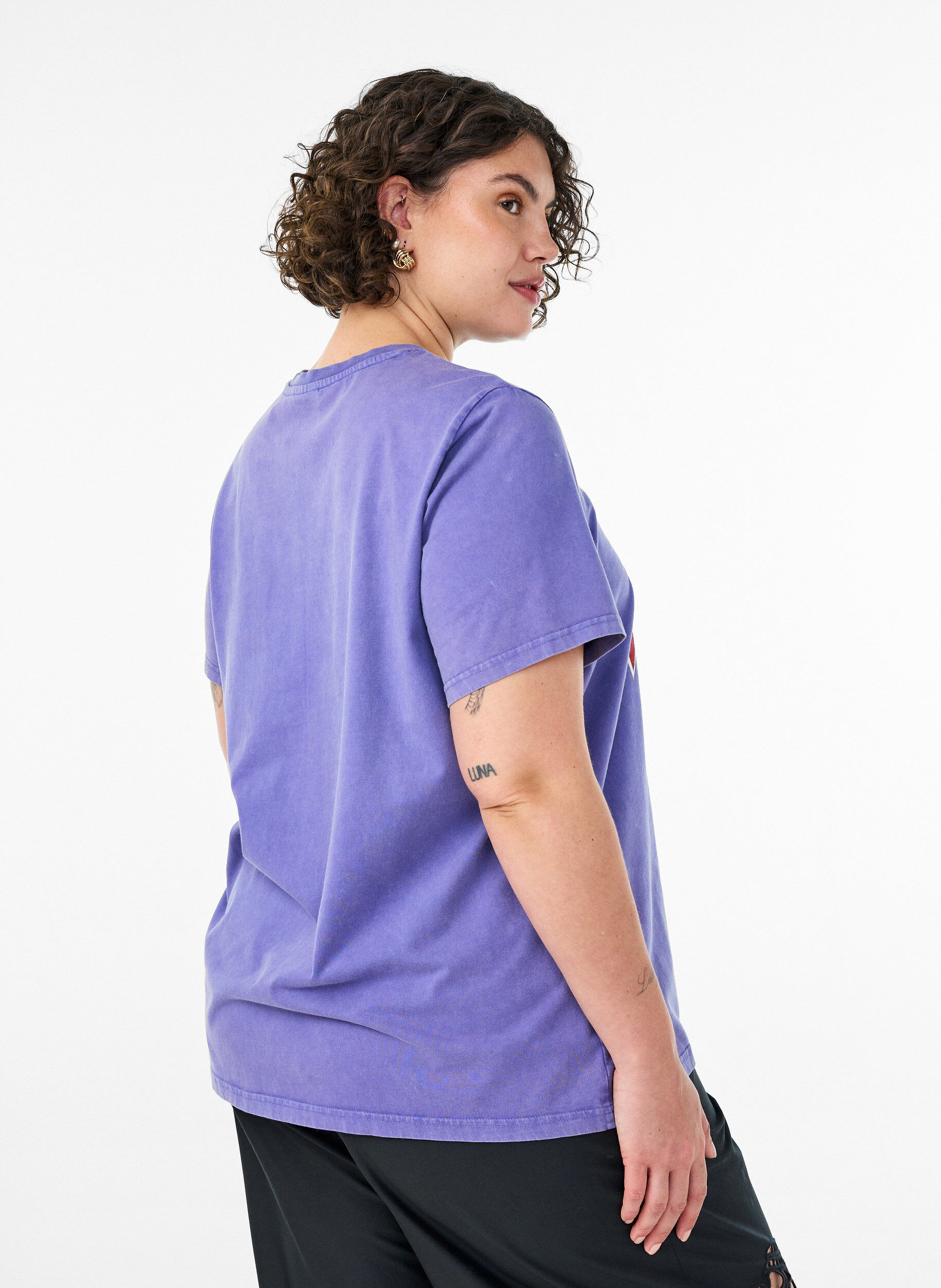 ZizziT-shirt en coton avec imprim&eacute; sur le devant et effet d&eacute;lav&eacute;, Violet, Model image number 2