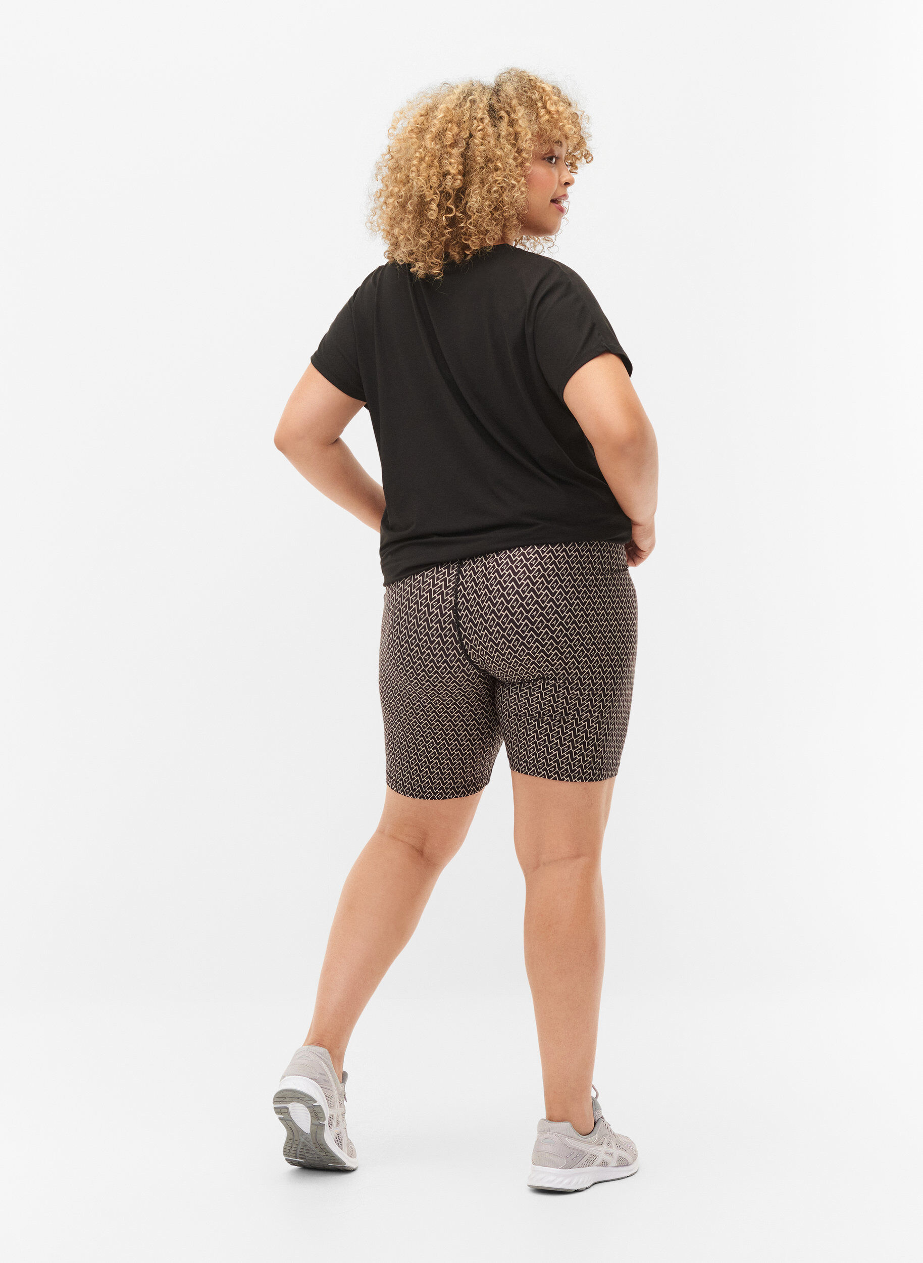 Zizzi Short d'entra&icirc;nement imprim&eacute;, Black w. Text Print, Model image number 1