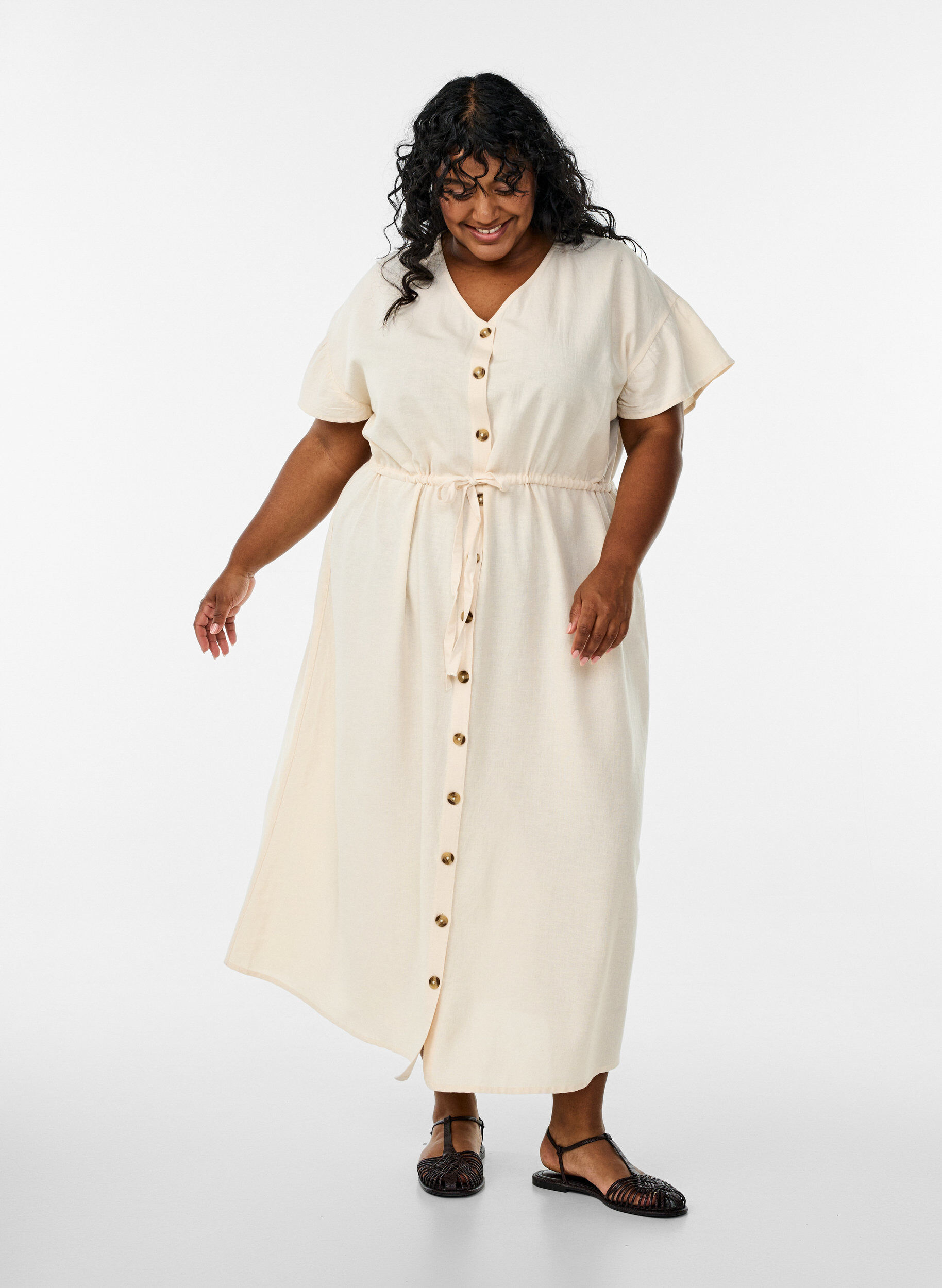Robe maxi &agrave; boutons et &agrave; ceinture &agrave; nouer, Vanille, Model