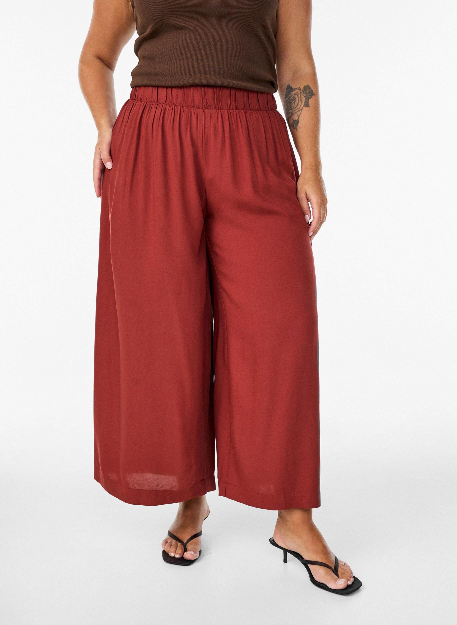 ZizziJupe-culotte en viscose avec une taille haute et une coupe ample, Bordeaux, Model image number 2