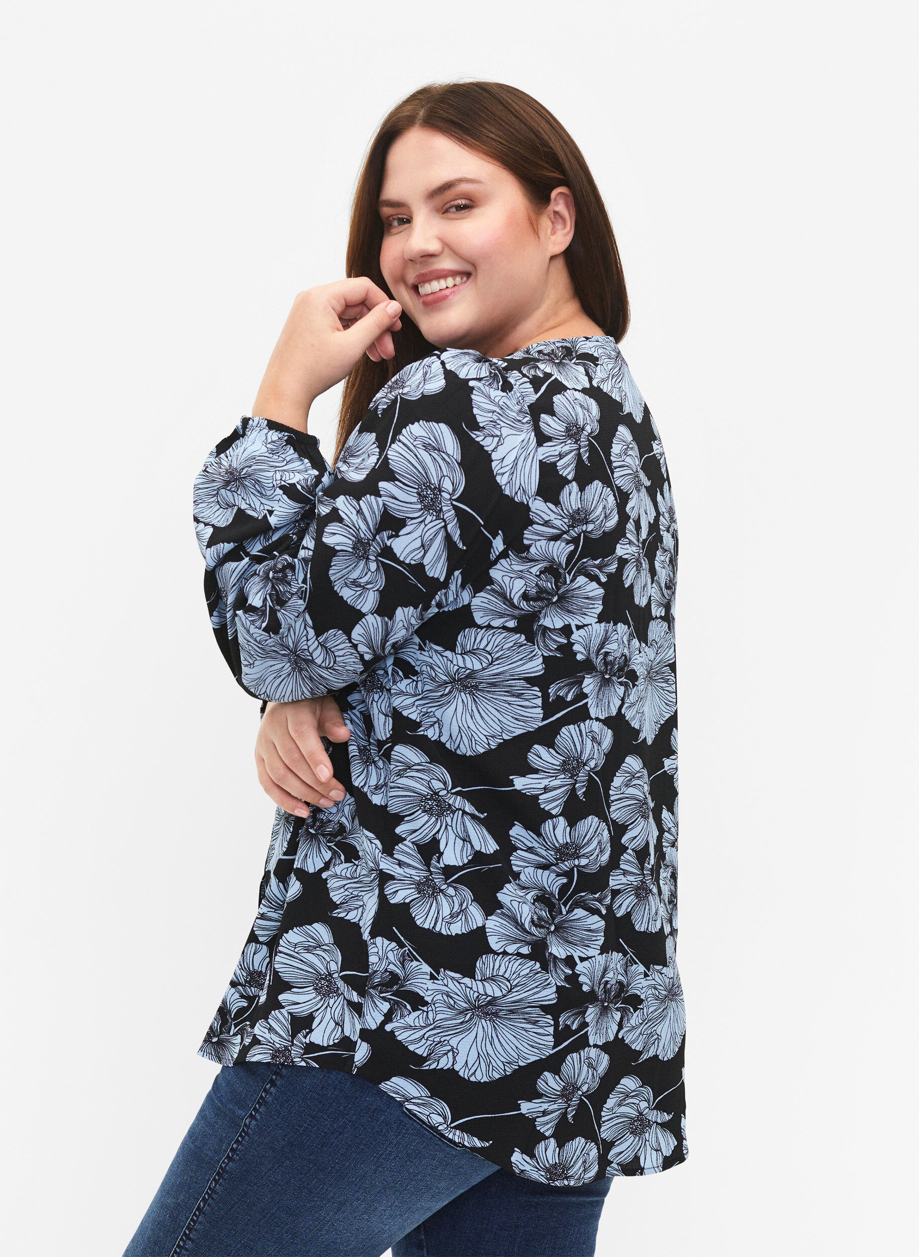 Zizzi Blouse avec col en V et imprim&eacute;, Black B. Flower AOP, Model image number 1