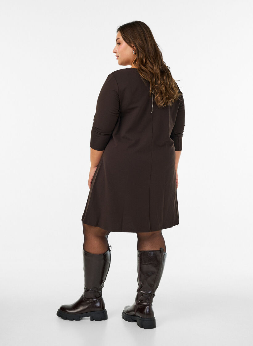 Robe courte avec une coupe &eacute;vas&eacute;e et des manches 3/4, Marron, Model image number 2