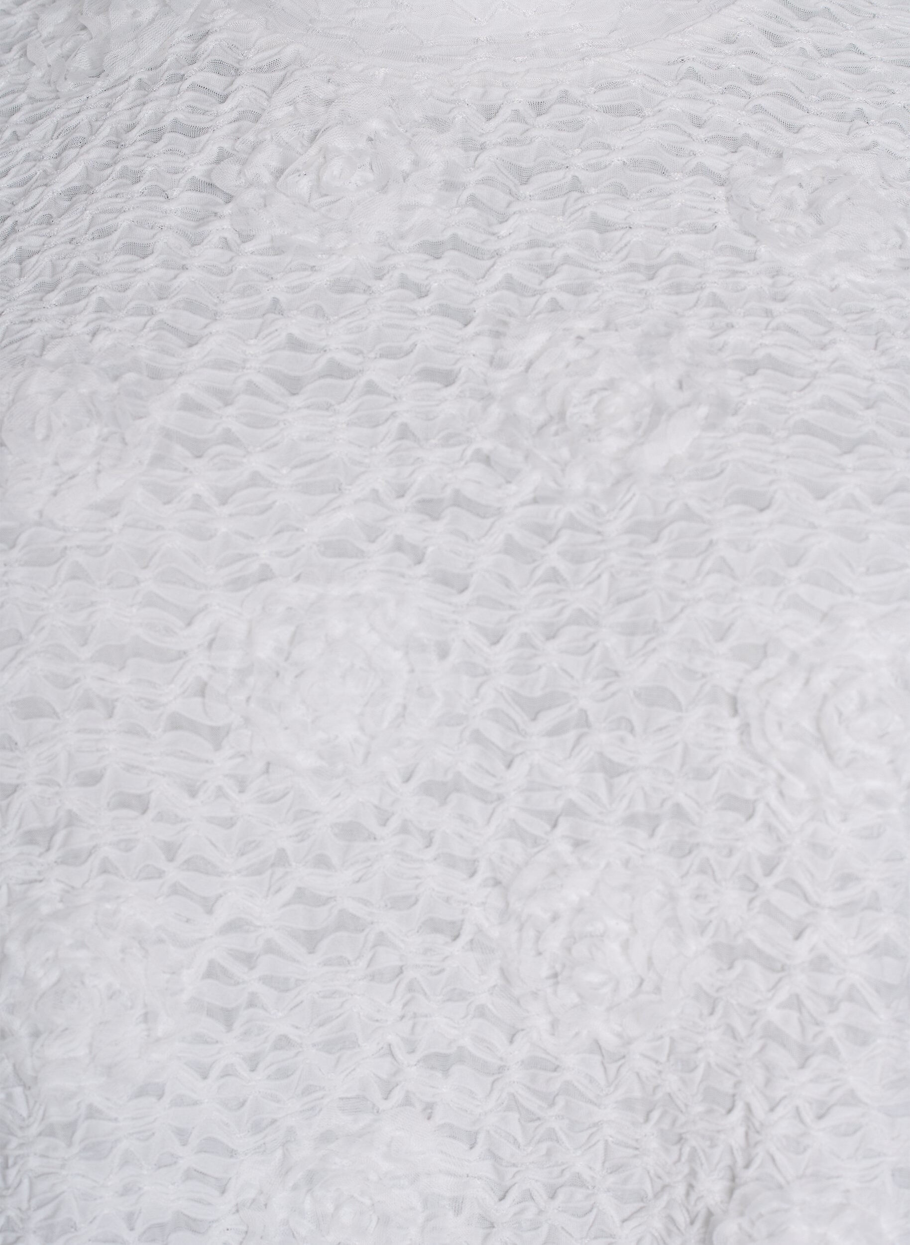 Zizzi Chemisier avec des fleurs en 3D et des manches courtes, Blanc, Packshot image number 2