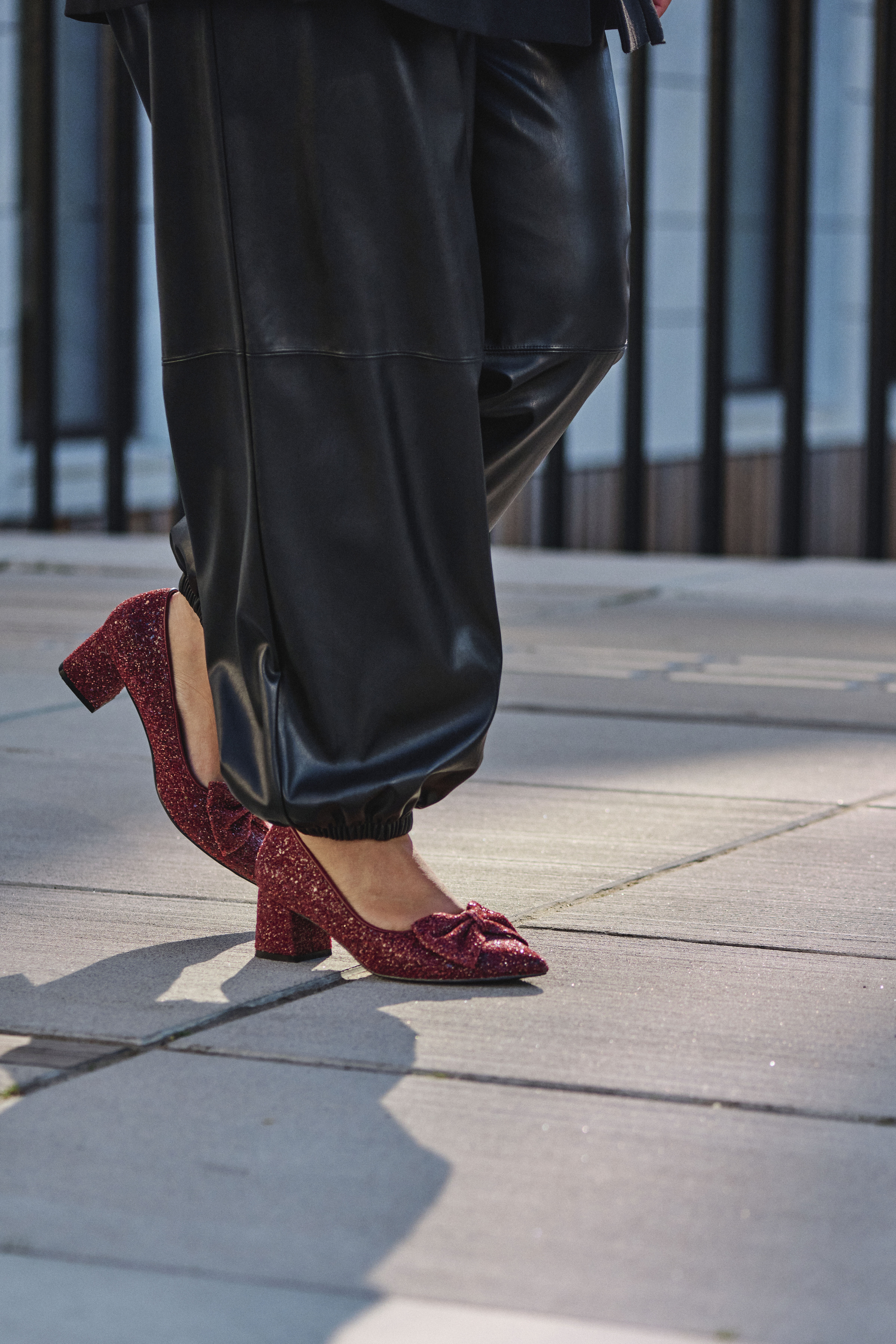 ZizziContraste &eacute;l&eacute;gant avec une touche d&rsquo;&eacute;clat, , Model