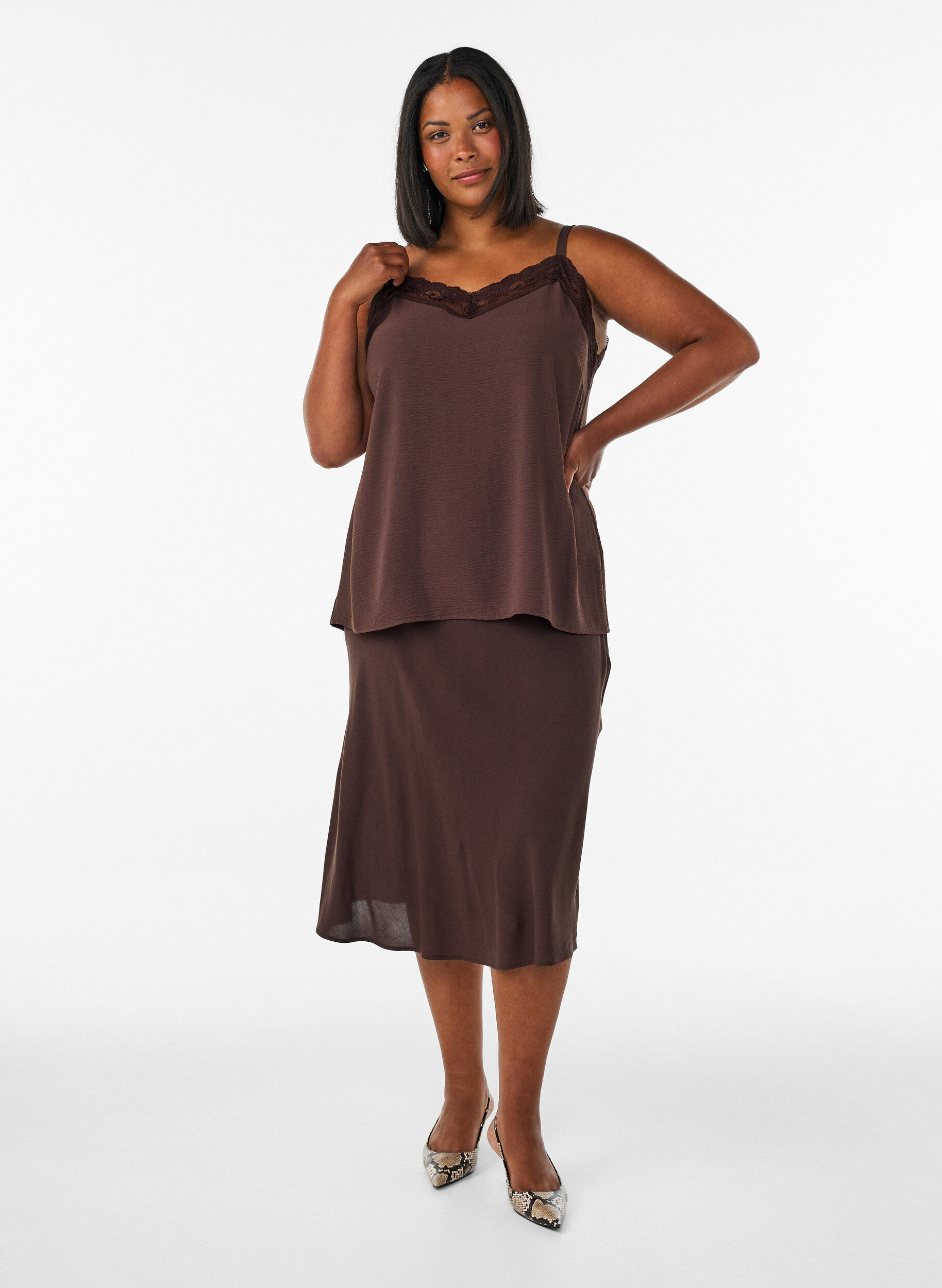 ZizziJupe en viscose avec une ceinture &eacute;lastique, Marron, Model image number 1