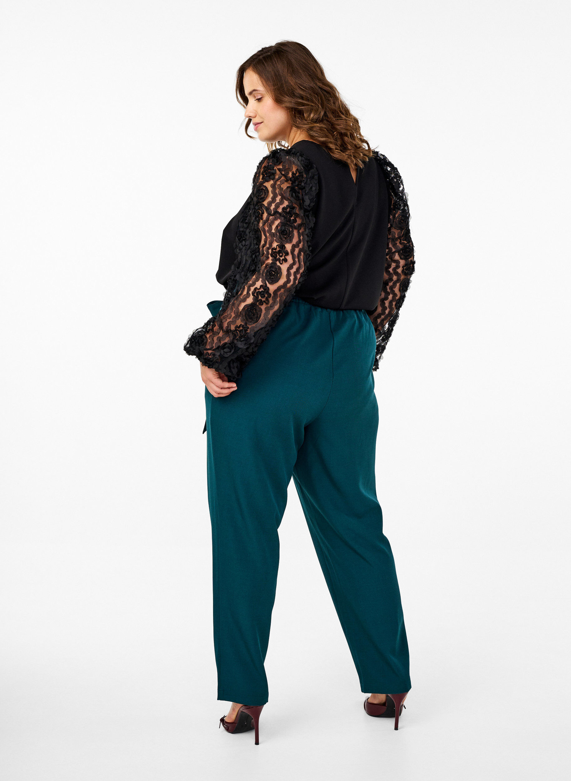 Zizzi Pantalon taille haute &agrave; volants et ceinture &agrave; nouer, Sea Moss Melange, Model image number 1