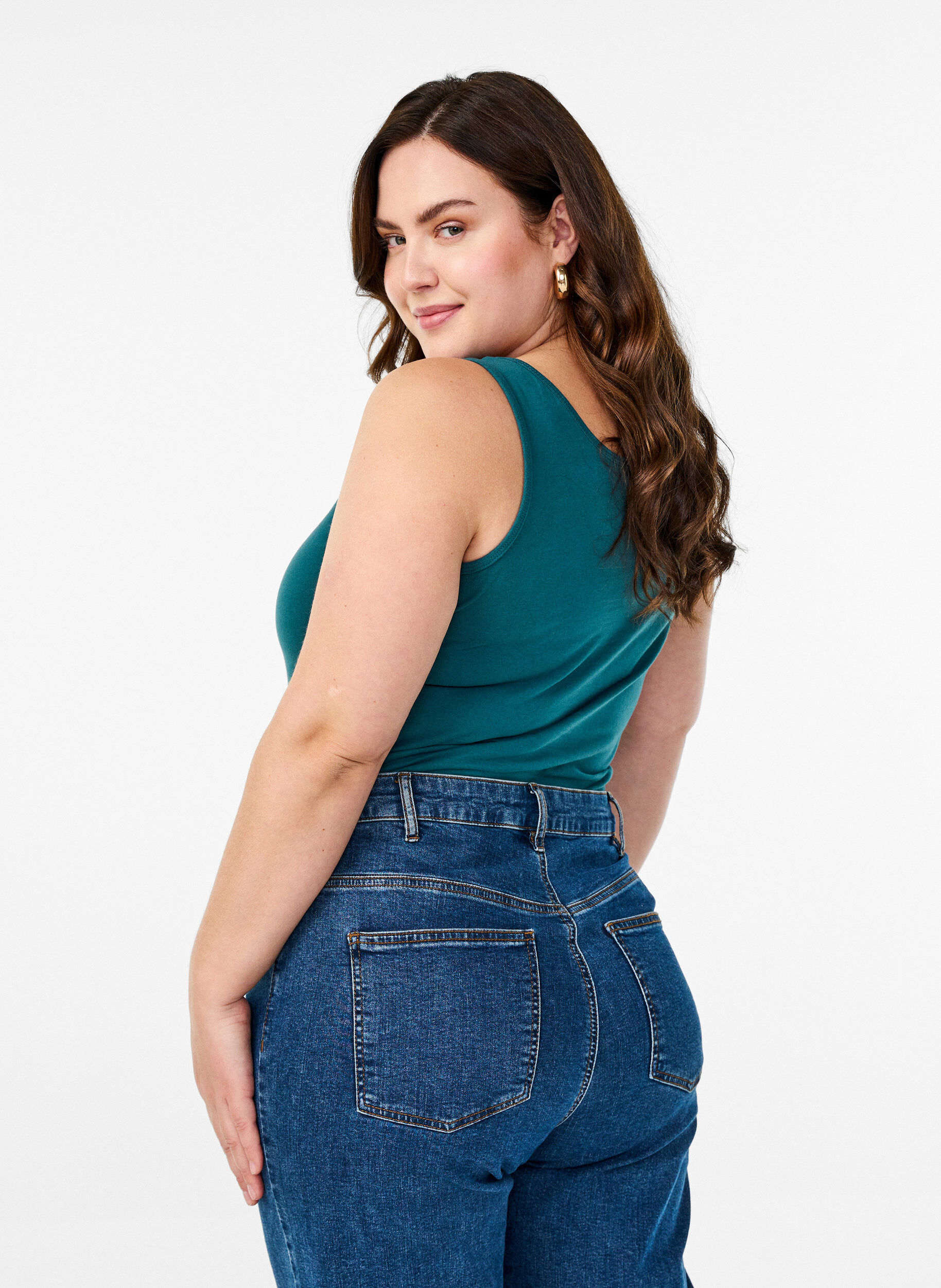 Zizzi Top basique de couleur unie en coton, Vert fonc&eacute;, Model image number 2