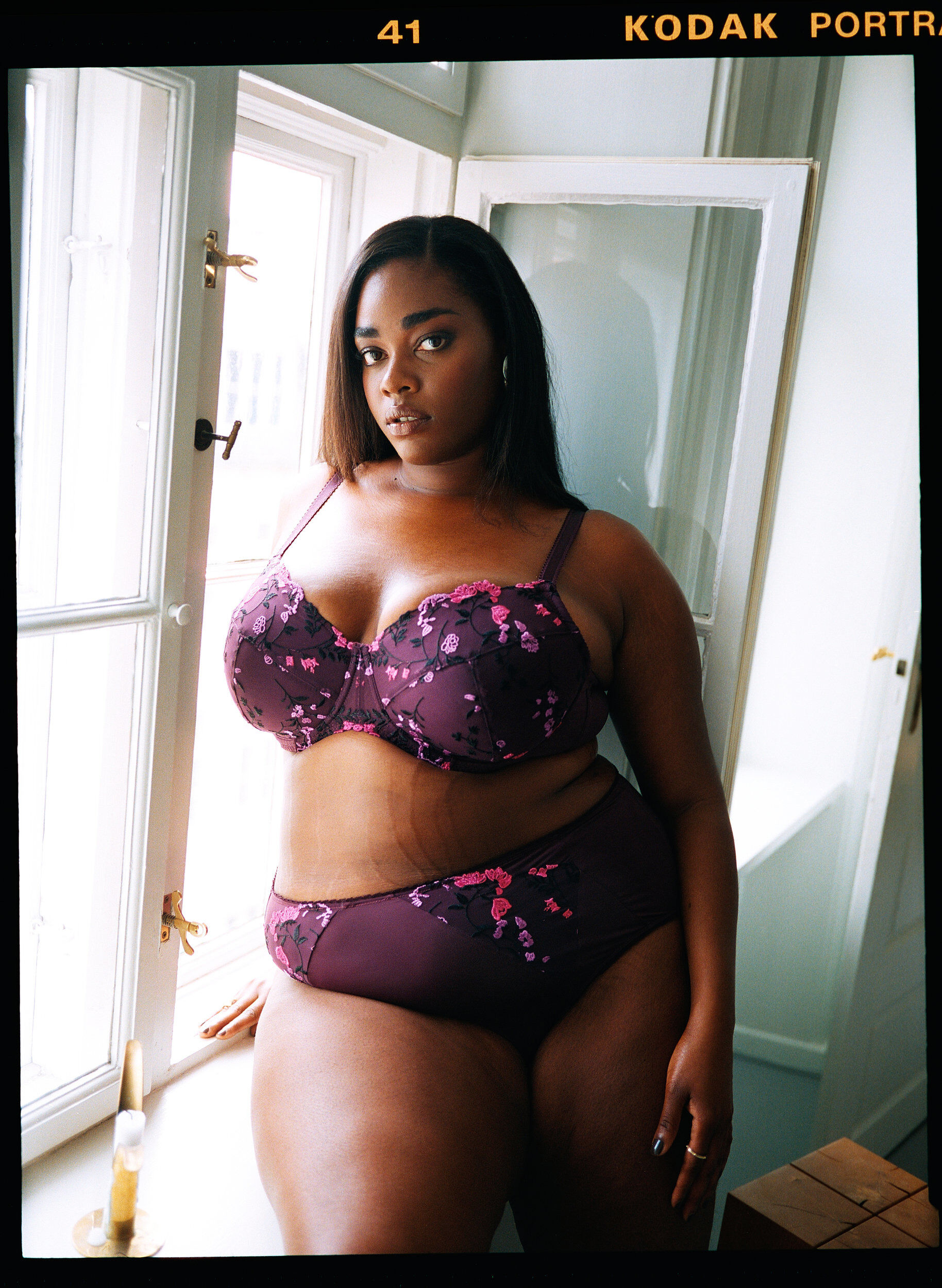 Zizzi Culotte brief en microfibre avec broderies florales, Violet, Image image number 0