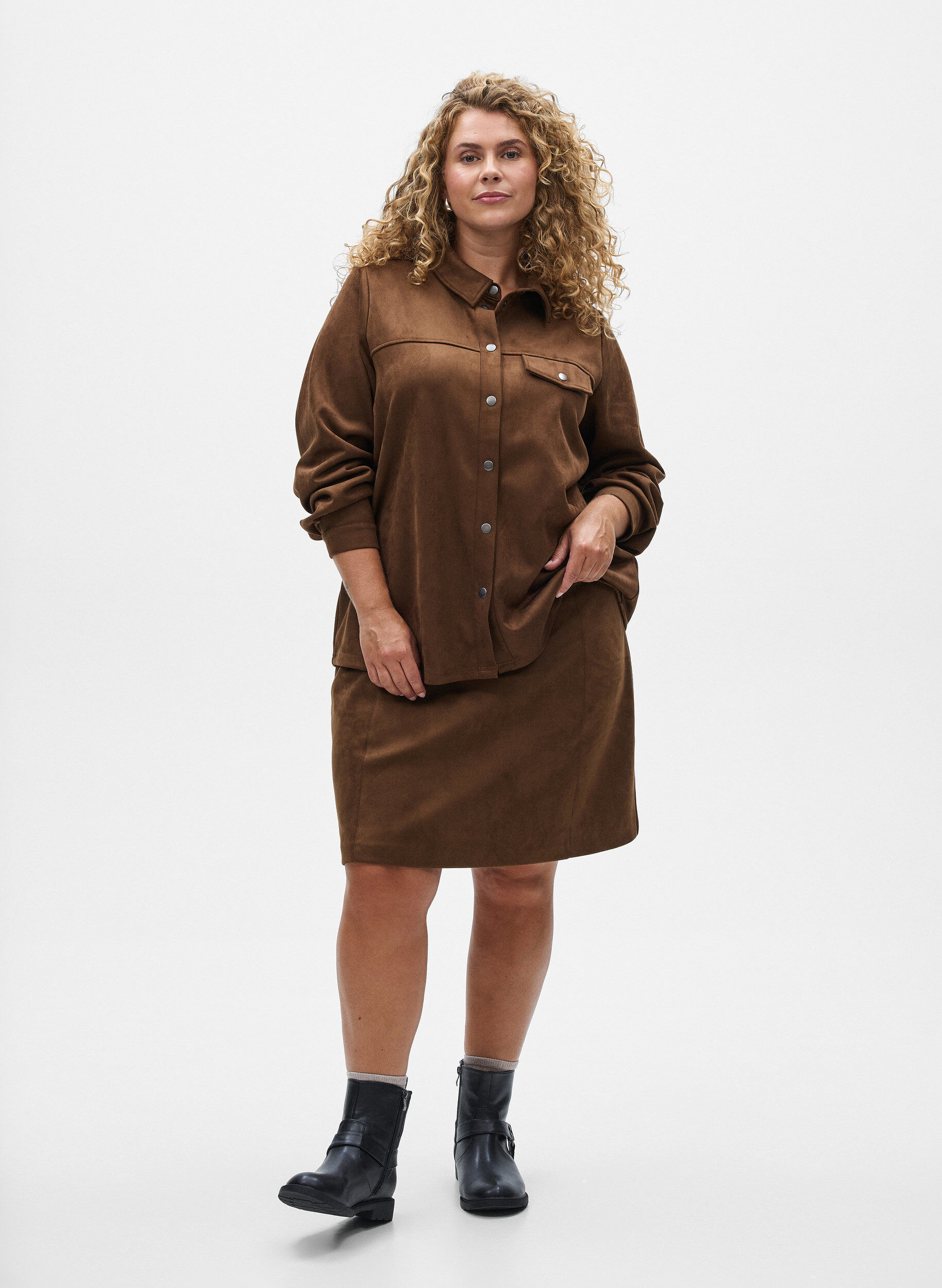 Zizzi Chemise en faux daim, Marron, Model image number 1