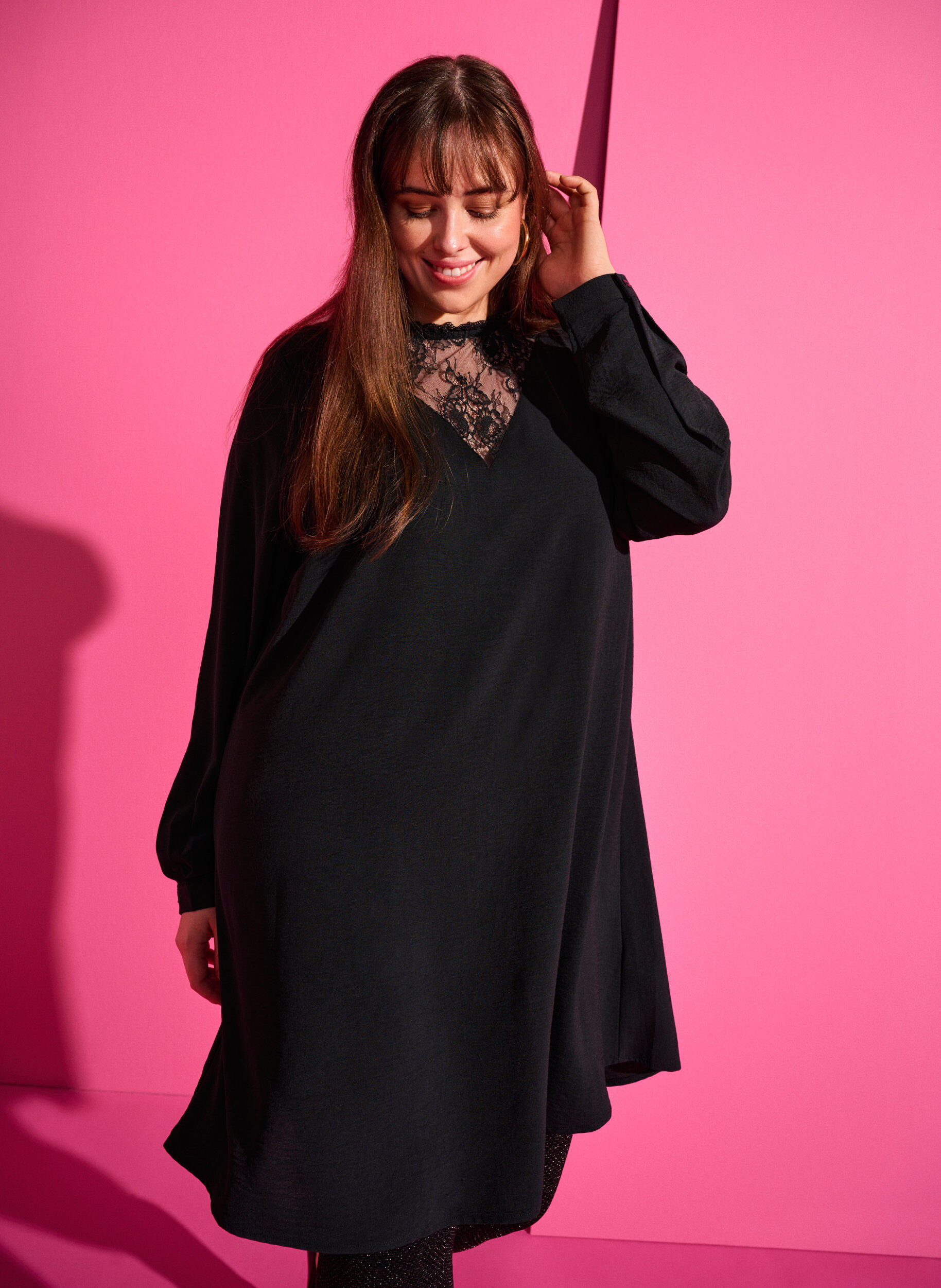 Zizzi Robe avec d&eacute;tails en dentelle, Black, Image image number 0