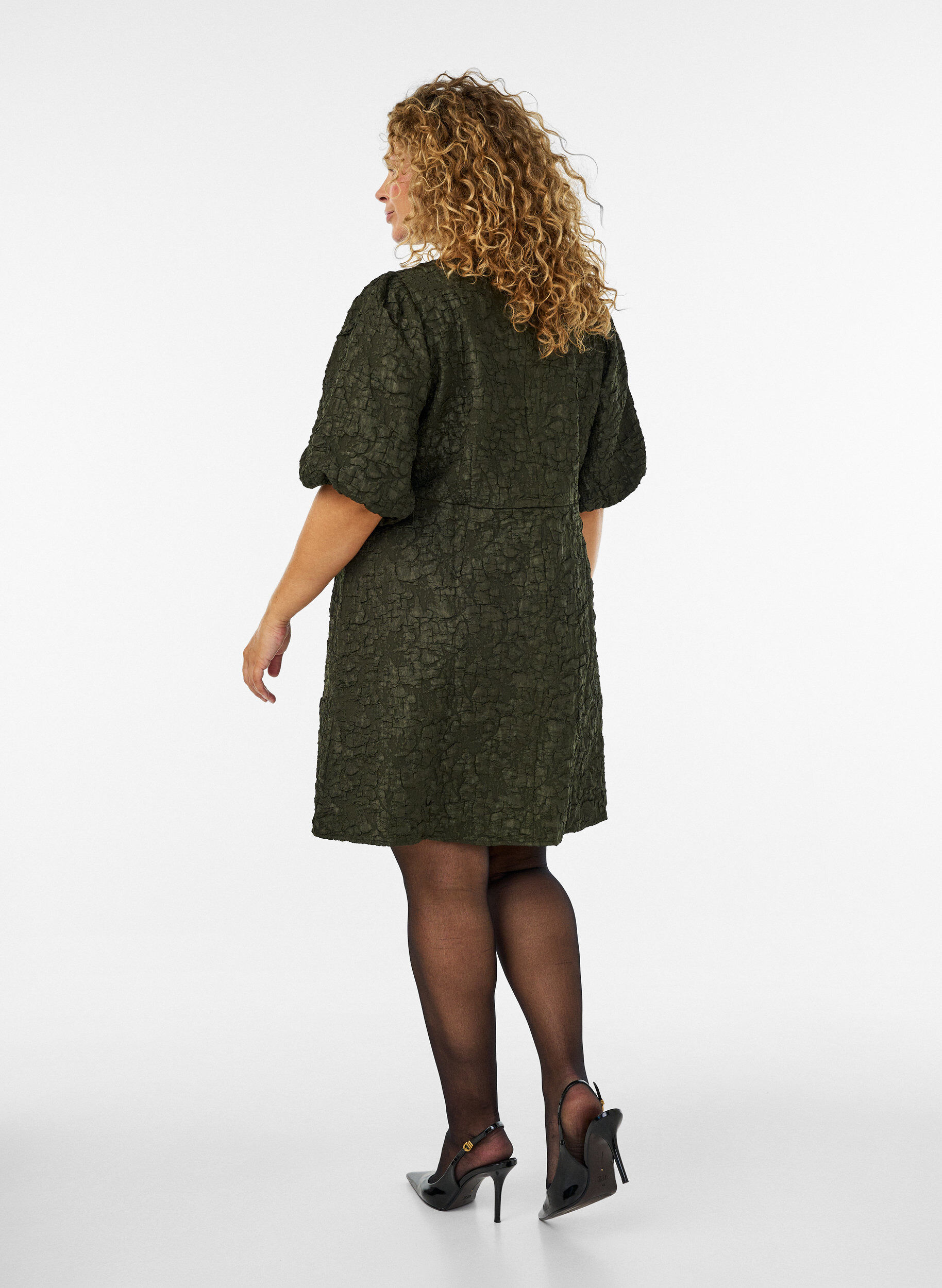 ZizziRobe en jacquard &agrave; coupe &eacute;vas&eacute;e avec manches bouffantes, Vert fonc&eacute;, Model image number 2