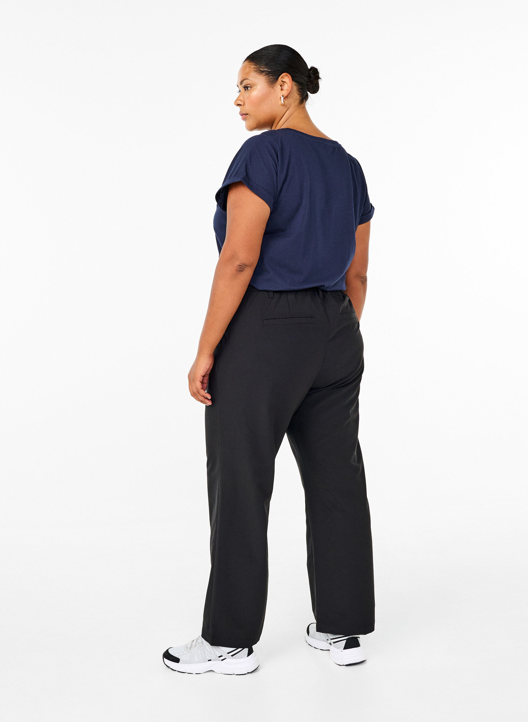 Zizzi Pantalon coupe droite &agrave; taille haute, Black, Model image number 1