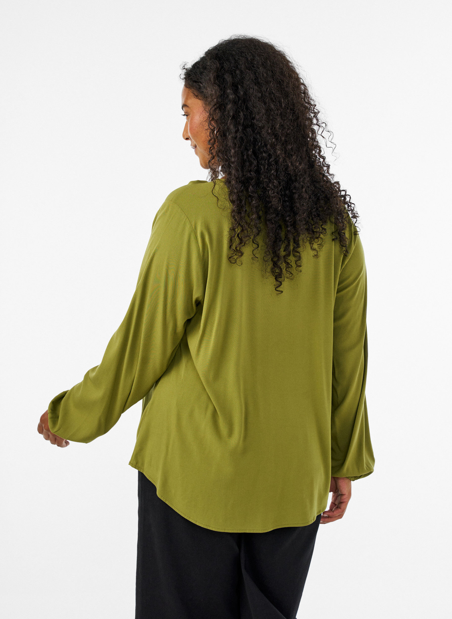 ZizziBlouse en viscose avec col en V et manches longues, Vert, Model image number 2