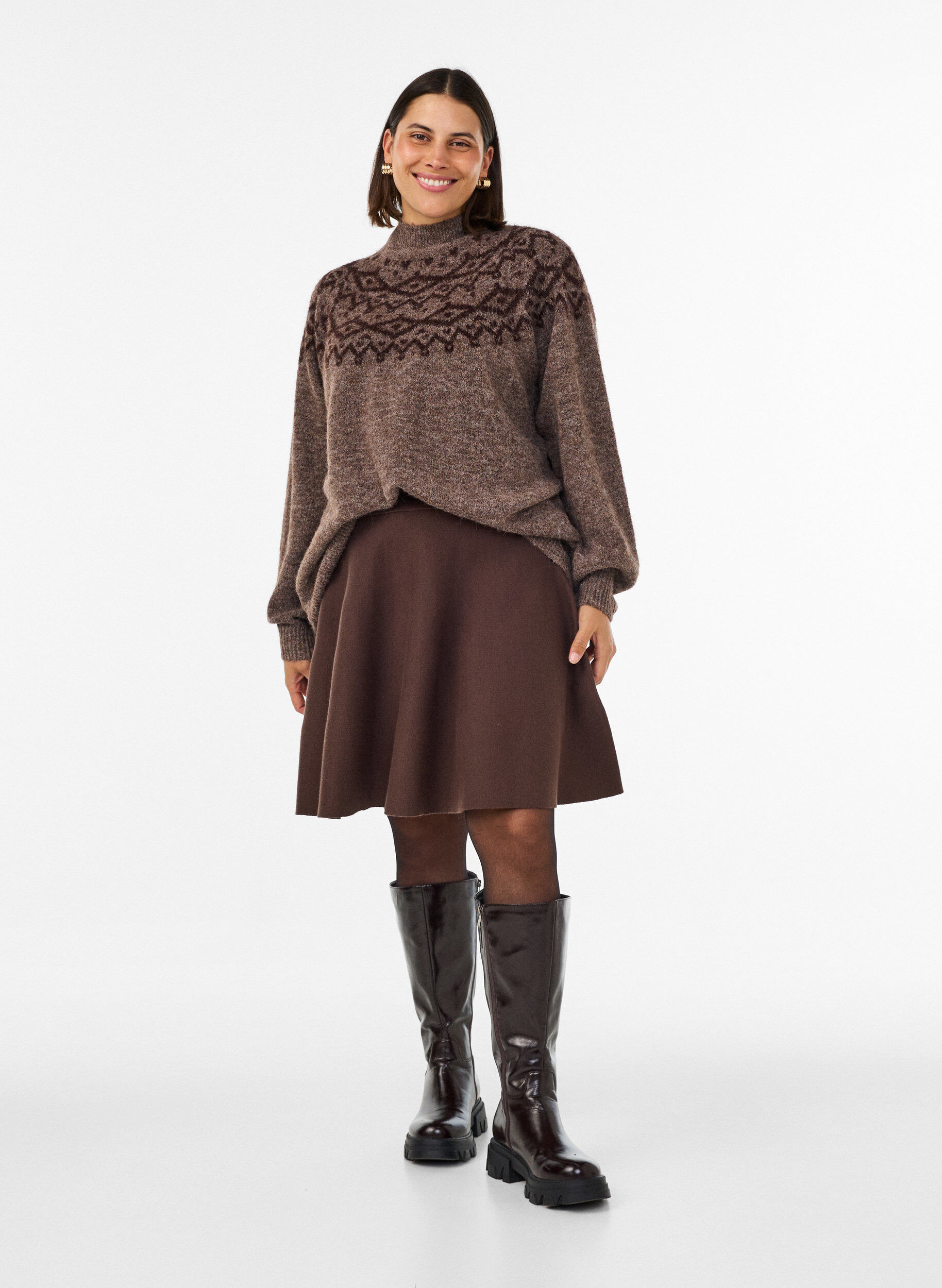 ZizziJupe courte en maille &agrave; coupe &eacute;vas&eacute;e, Marron, Model image number 1