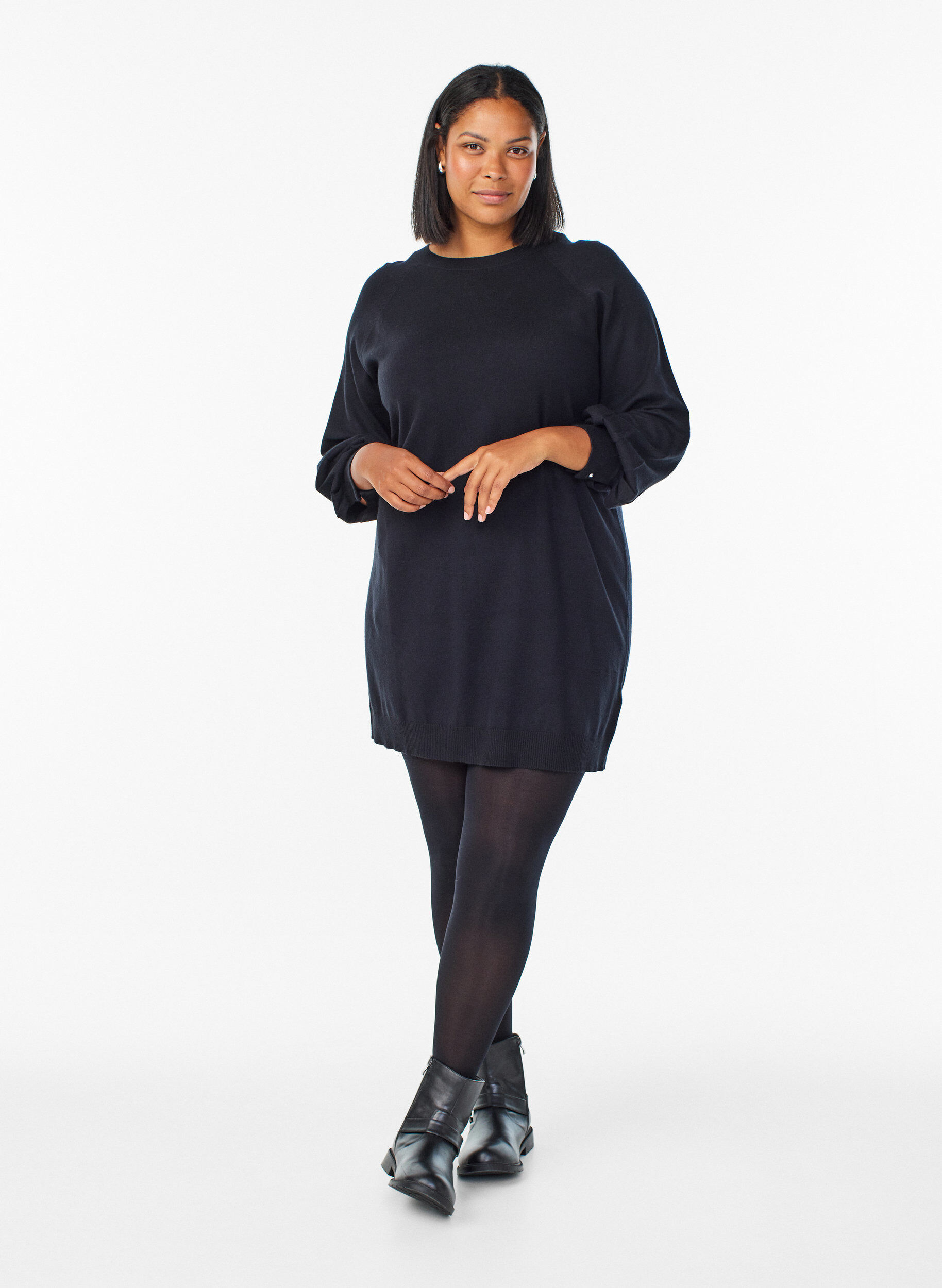 Zizzi Robe courte en maille avec manches raglan, Noir, Model image number 1