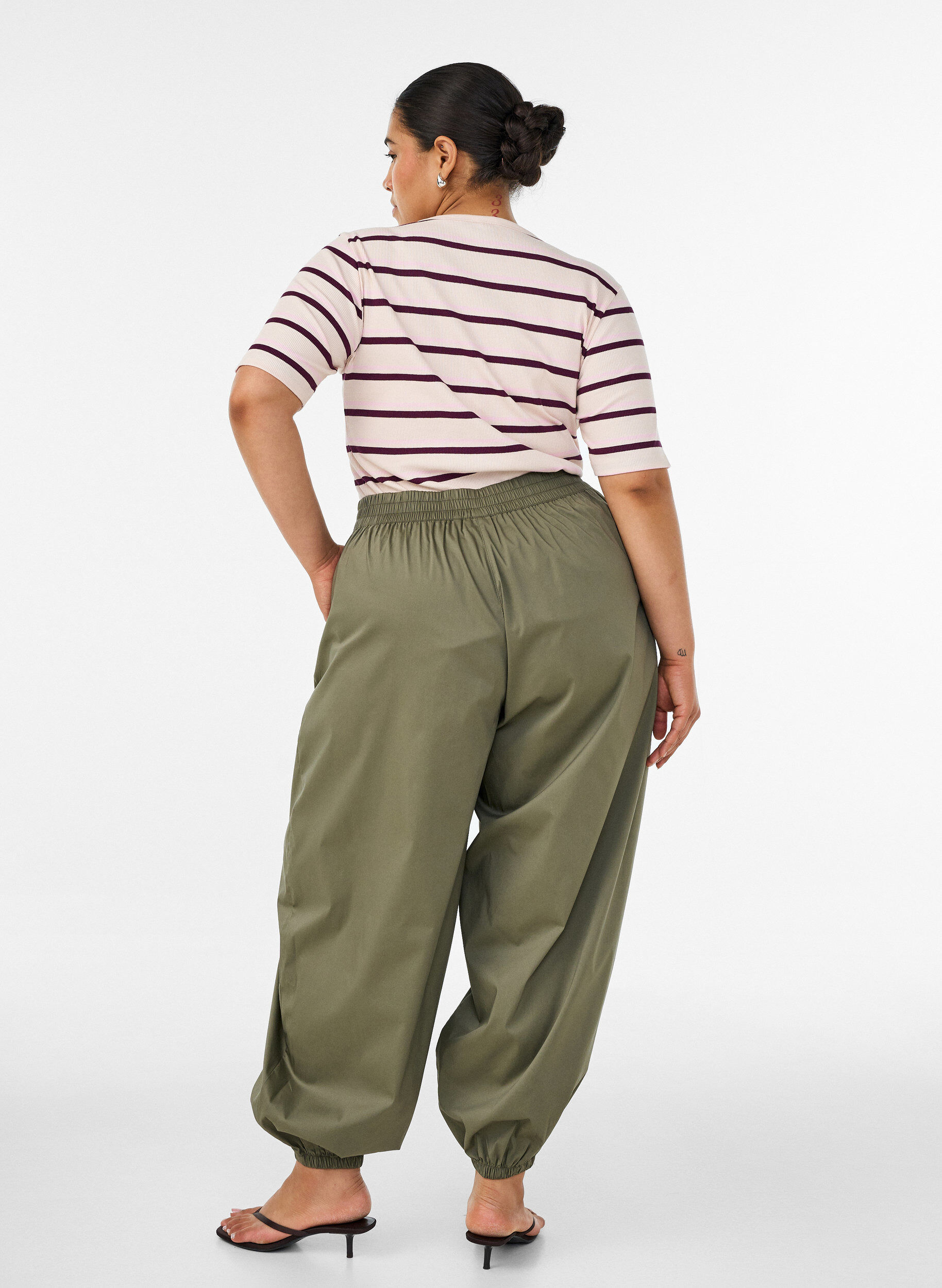 ZizziPantalon ballon avec poches et ceinture &eacute;lastique, Vert Kaki, Model image number 1