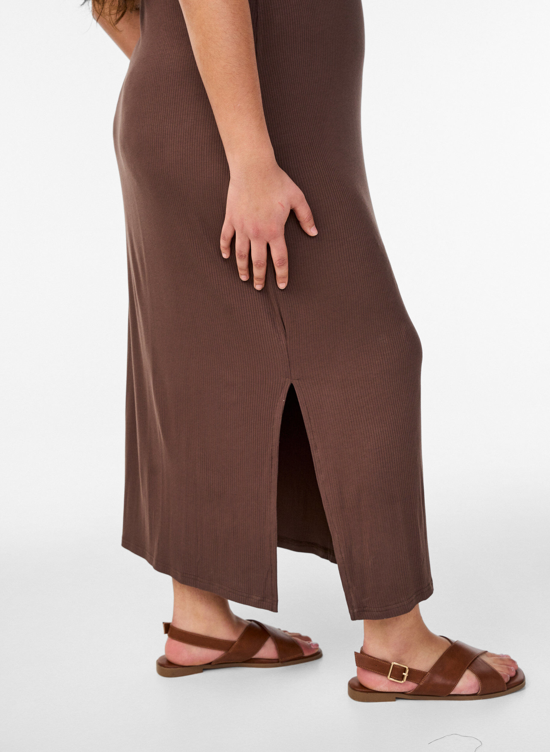 ZizziRobe c&ocirc;tel&eacute;e sans manches en viscose, Marron, Model image number 2