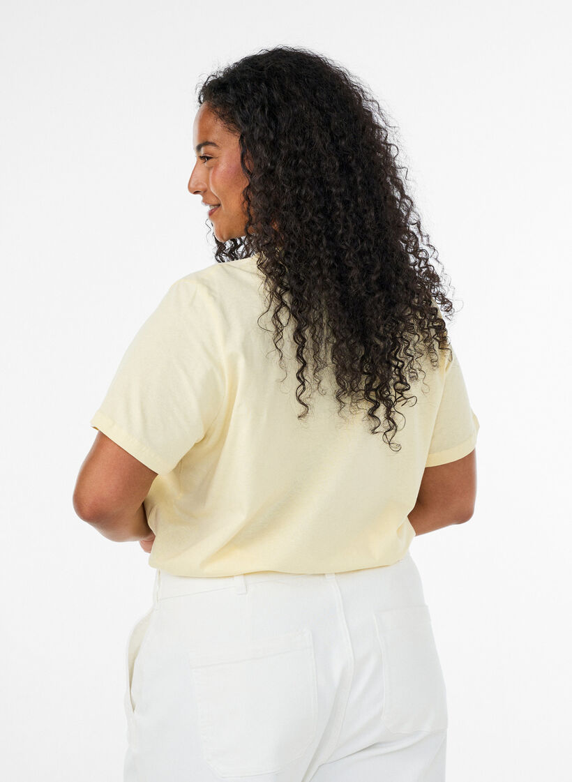 T-shirt basique en coton &agrave; col rond, Jaune clair, Model image number 2