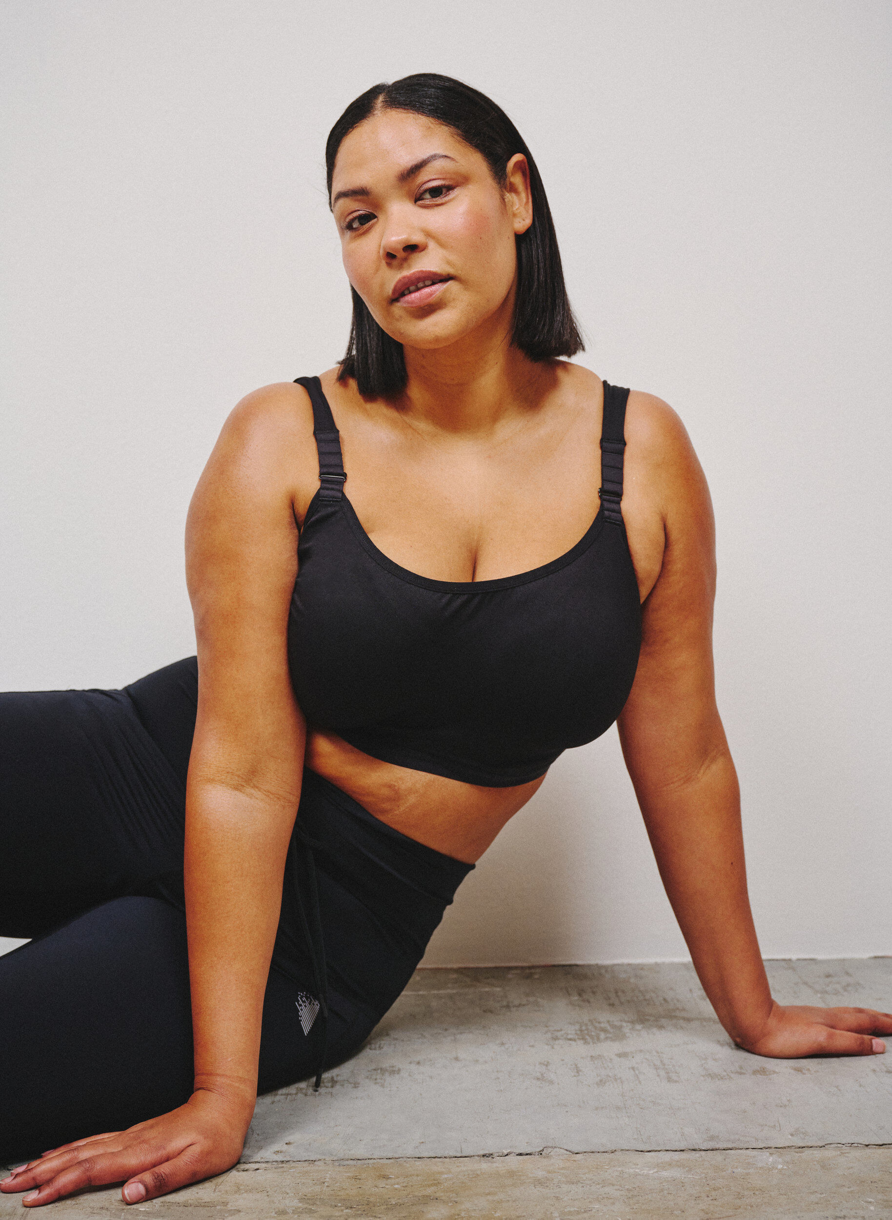 ZizziSoutien-gorge de sport maintien &eacute;lev&eacute; avec armatures et bretelles rembourr&eacute;es, Noir, Image image number 0