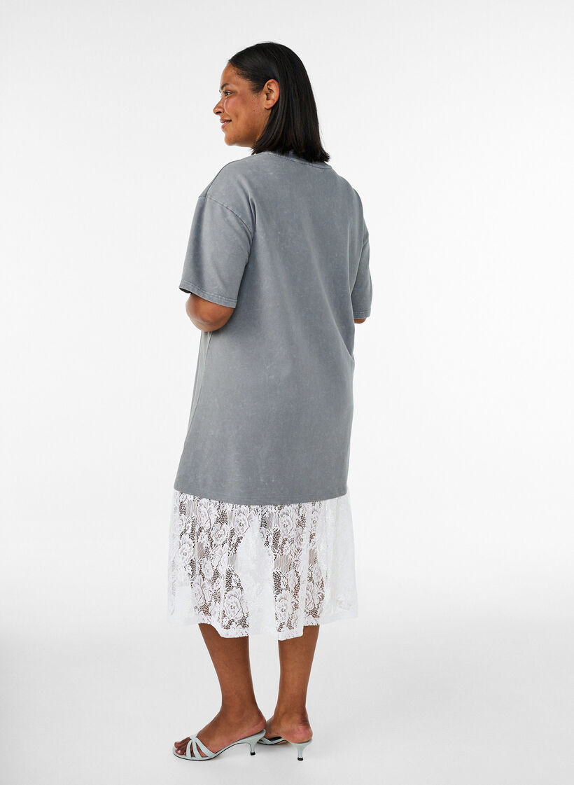 Robe T-shirt ample avec bordure en dentelle, Gris, Model image number 1