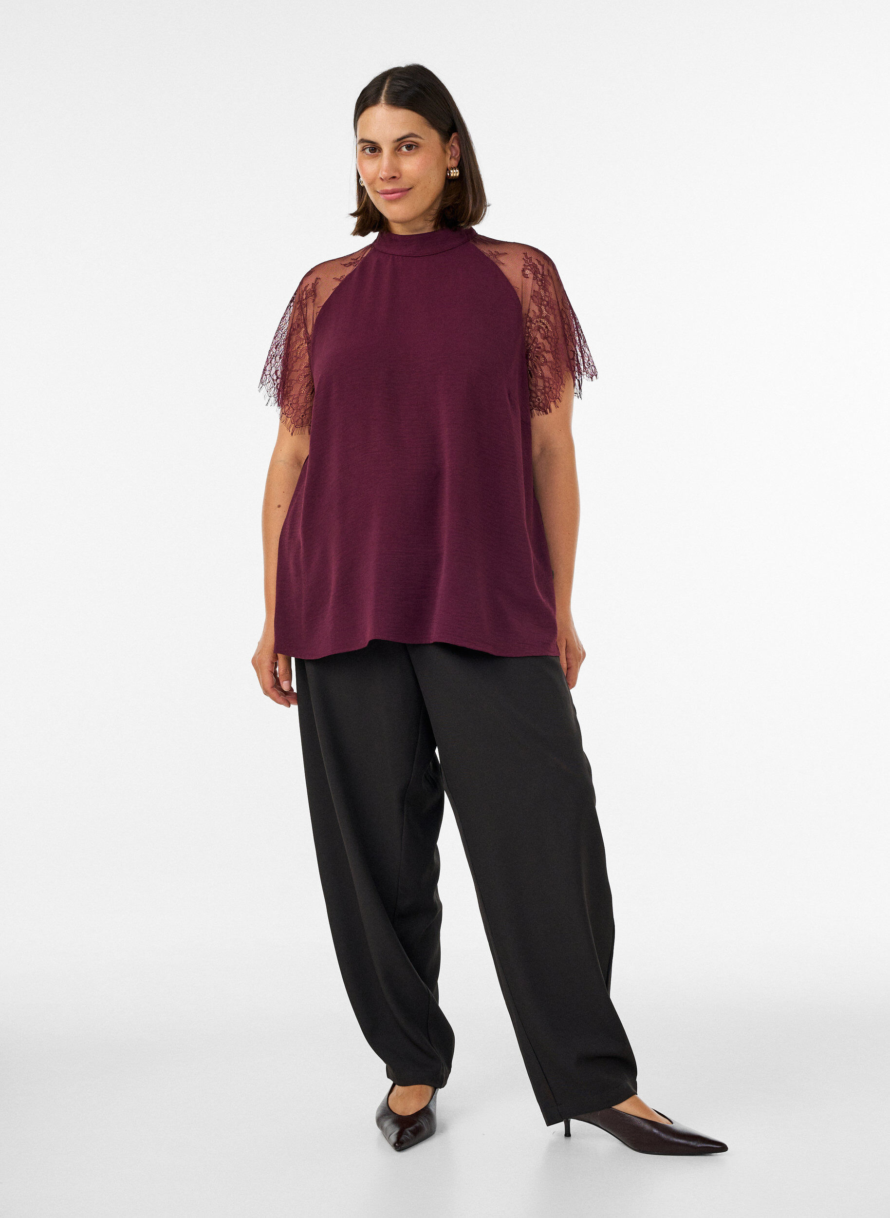 ZizziBlouse &agrave; col montant avec manches courtes en dentelle, Bordeaux, Model image number 1