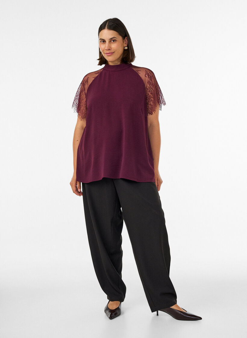 Blouse &agrave; col montant avec manches courtes en dentelle, Bordeaux, Model image number 1